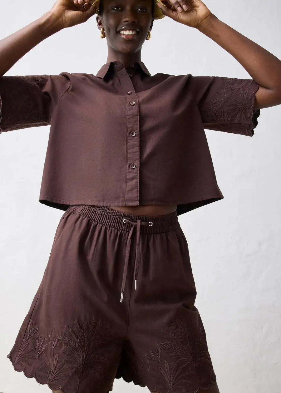 bonprix Bekleidung·Outdoorbekleidung|Bekleidung·Kleider^Shorts mit Seidenanteil dunkelbraun