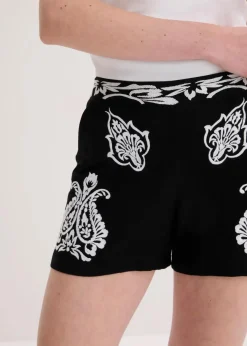 bonprix Bekleidung·Outdoorbekleidung|Bekleidung·Kleider^Shorts mit Stickerei aus softem Viskose Mix schwarz/weiß