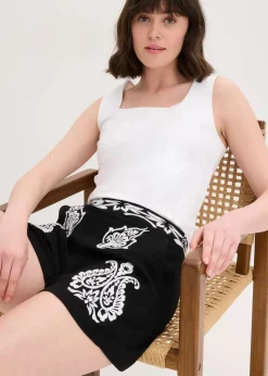 bonprix Bekleidung·Outdoorbekleidung|Bekleidung·Kleider^Shorts mit Stickerei aus softem Viskose Mix schwarz/weiß