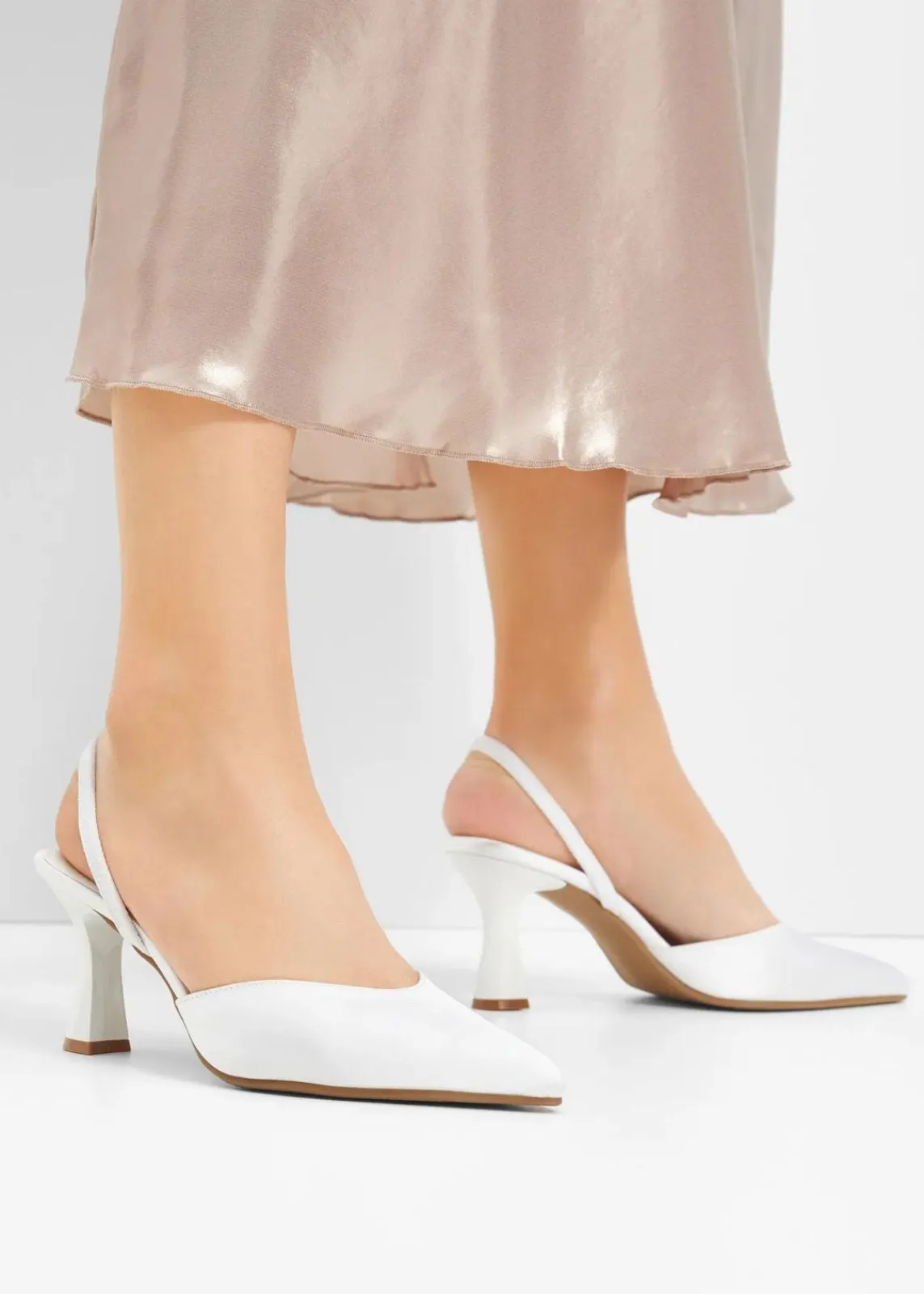bonprix Pumps^Slingpumps in Satin-Optik weiß