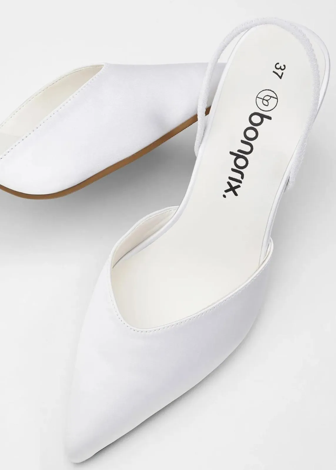 bonprix Pumps^Slingpumps in Satin-Optik weiß