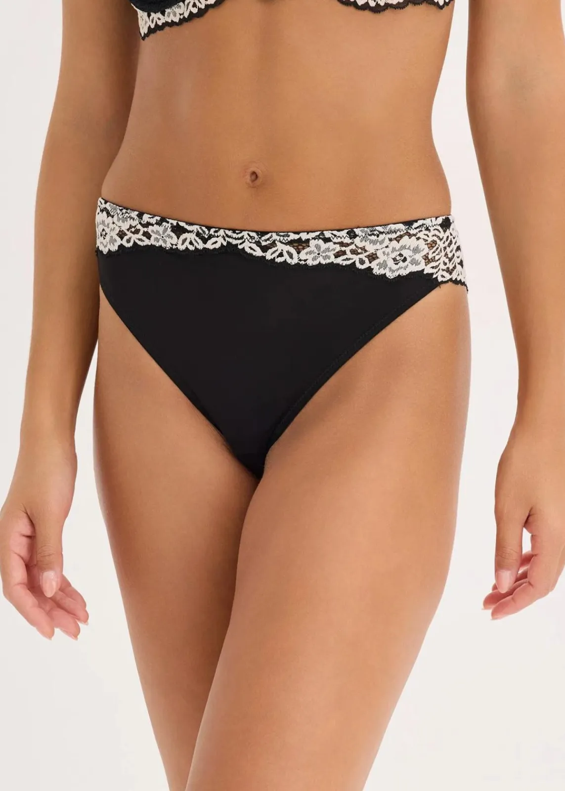 bonprix Wäsche·Dessous|Wäsche·Höschen^Slip aus zweifarbiger Spitze (2er Pack) schwarz/wollweiß + schwarz