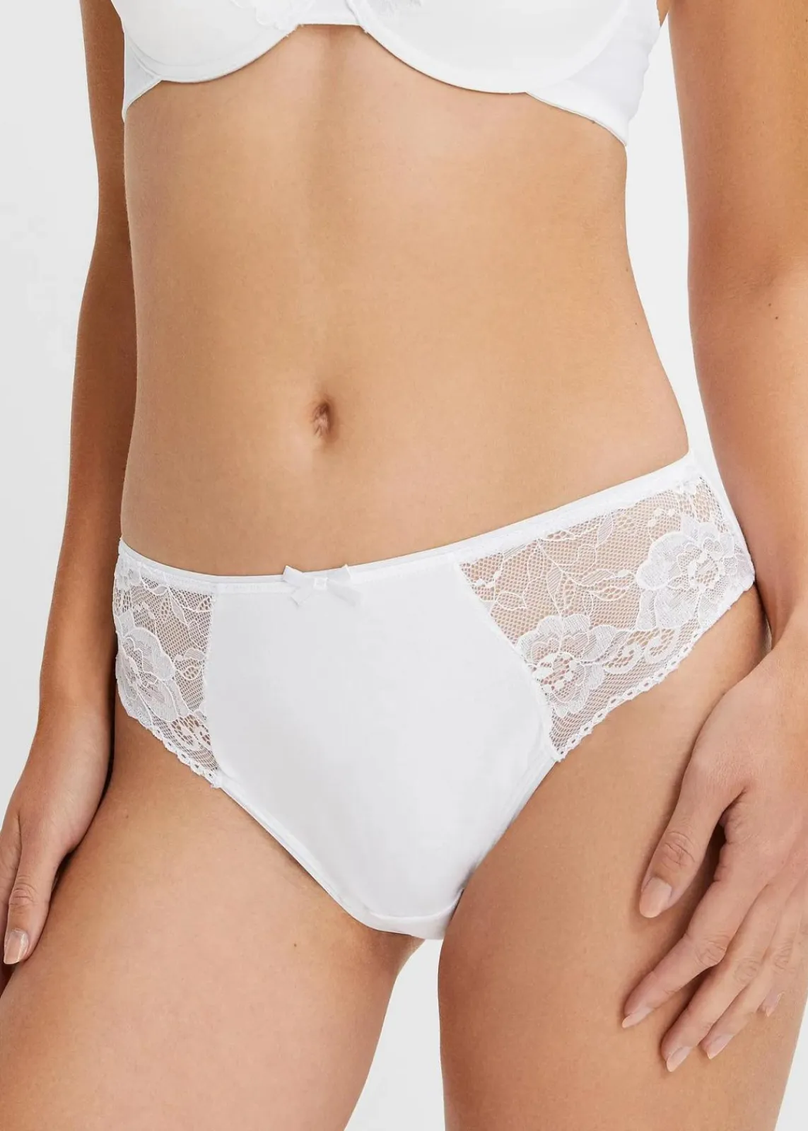 bonprix Höschen|Baumwollunterwäsche^Slip mit Spitze (4er Pack) weiß