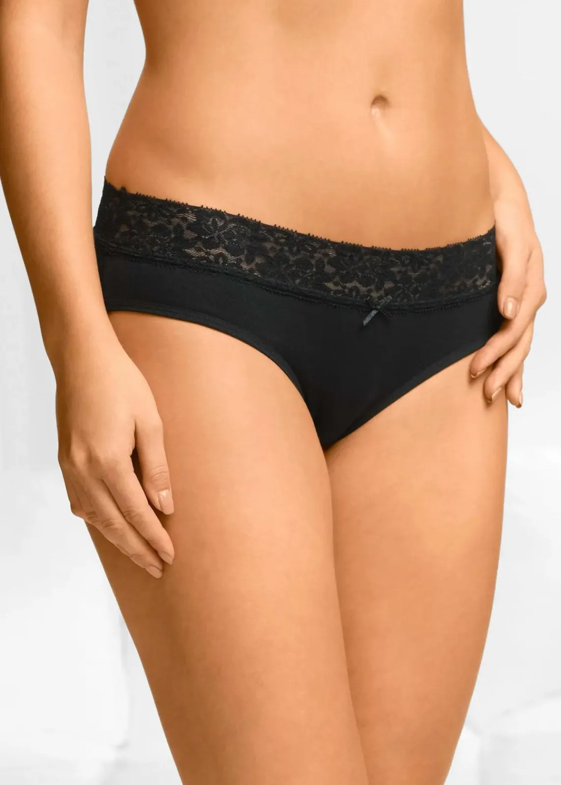 bonprix Höschen|Baumwollunterwäsche^Slip mit Spitze (5er Pack) schwarz + weiß + rot