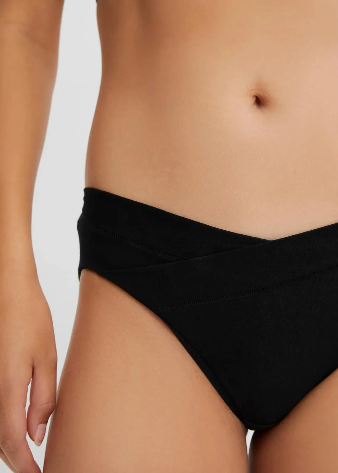 bonprix Wäsche·Basics|Wäsche·Baumwollunterwäsche^Slip mit V-Shape (5er Pack) schwarz