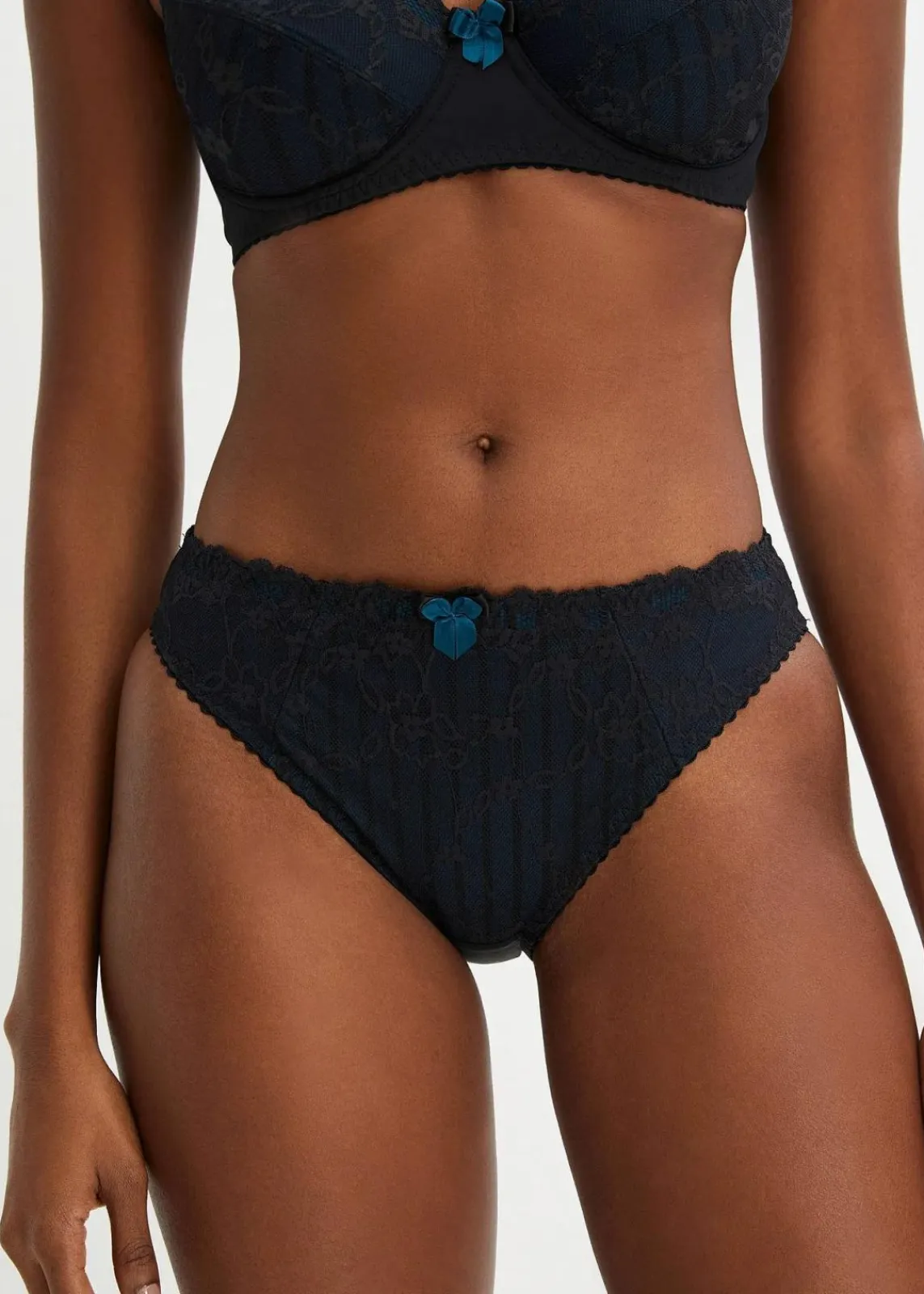 bonprix Wäsche·Dessous|Wäsche·Höschen^Slip mit zarter Spitze schwarz/blaupetrol