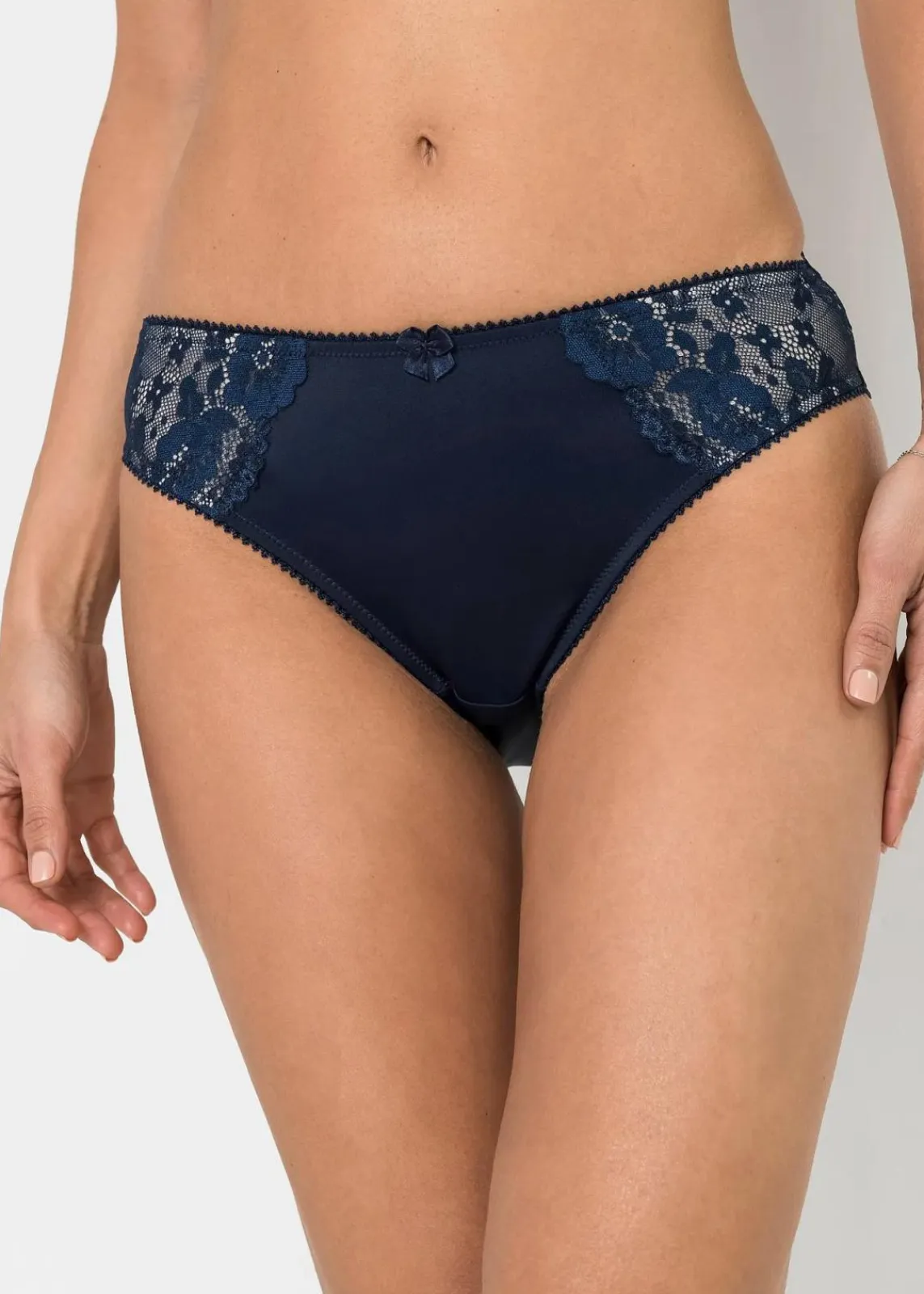 bonprix Höschen|Dessous^Slip mit zarter Spitze (2er Pack) dunkelblau+sandbeige