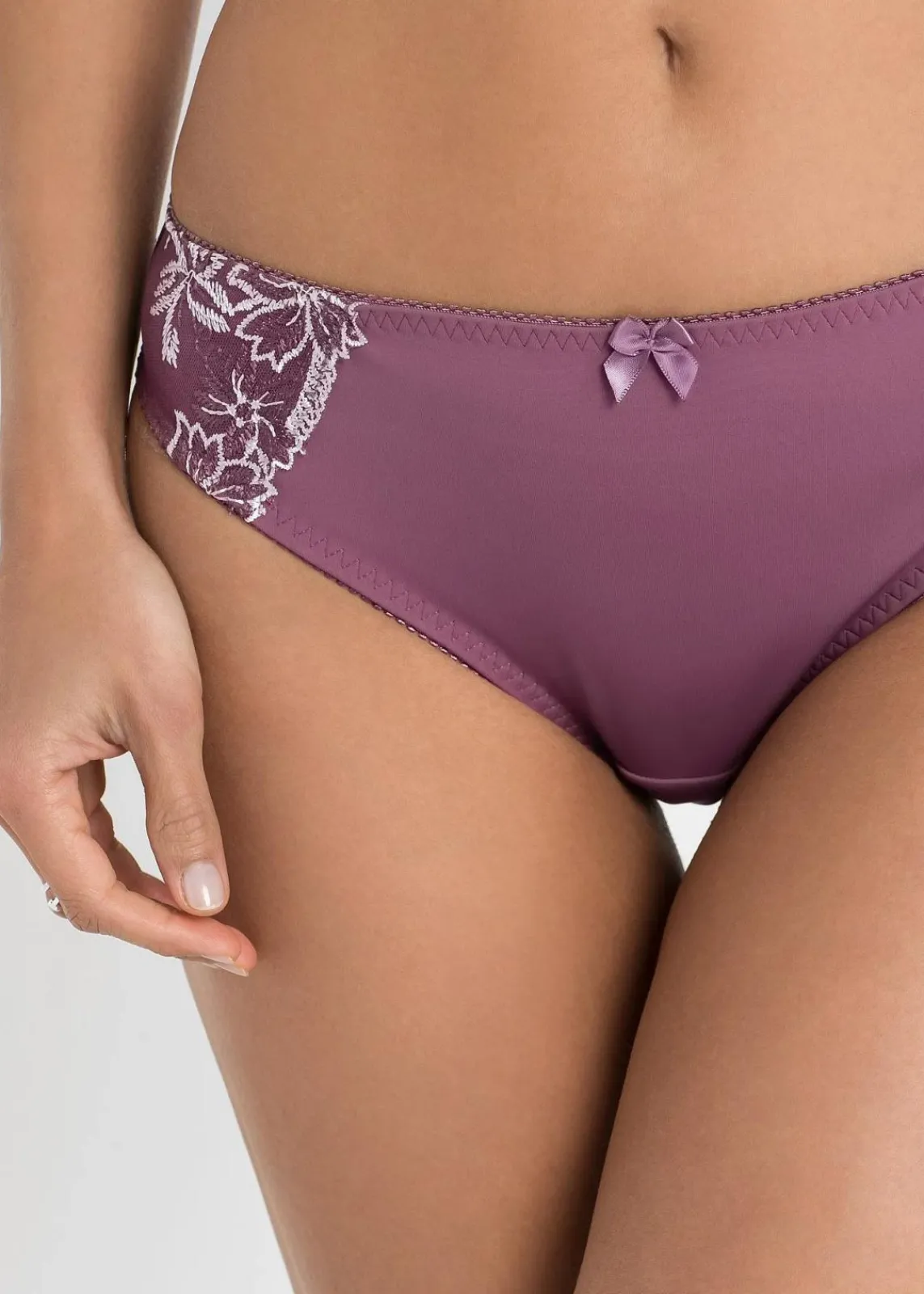 bonprix Höschen|Dessous^Slip mit zarter Stickerei (2er Pack) mattbeere/mattrosa+mattrosa