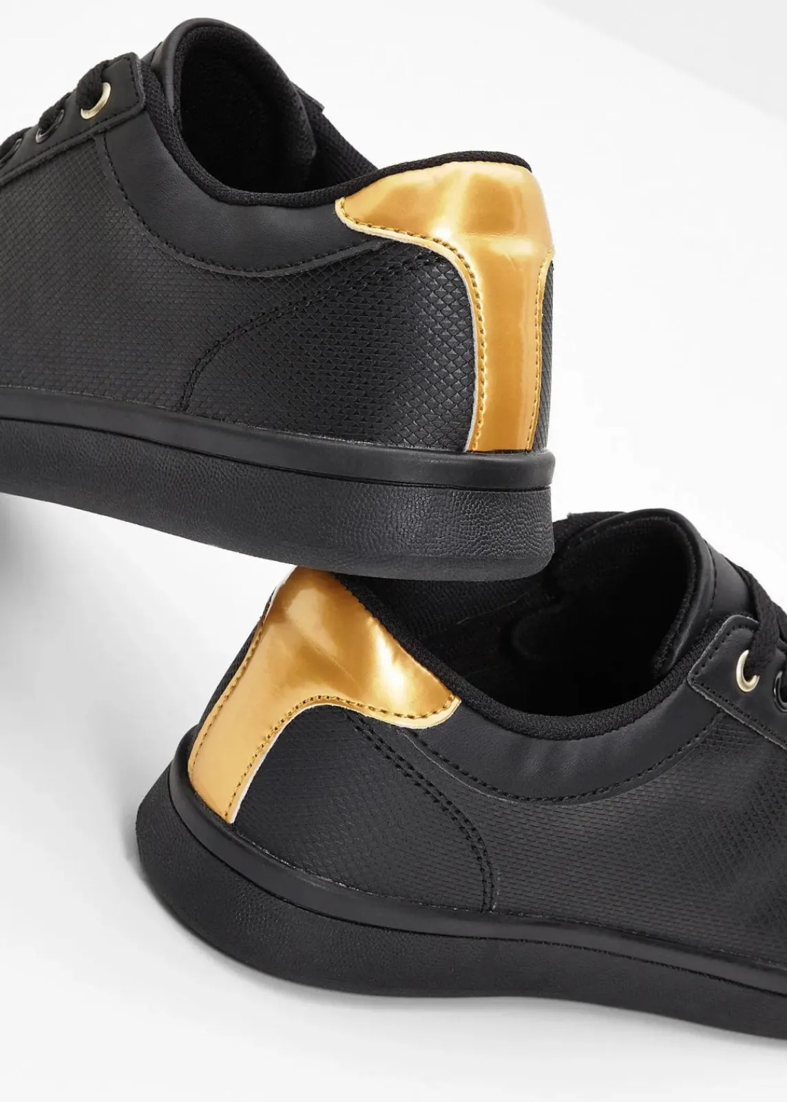 bonprix Sneaker^Sneaker schwarz/goldfarben