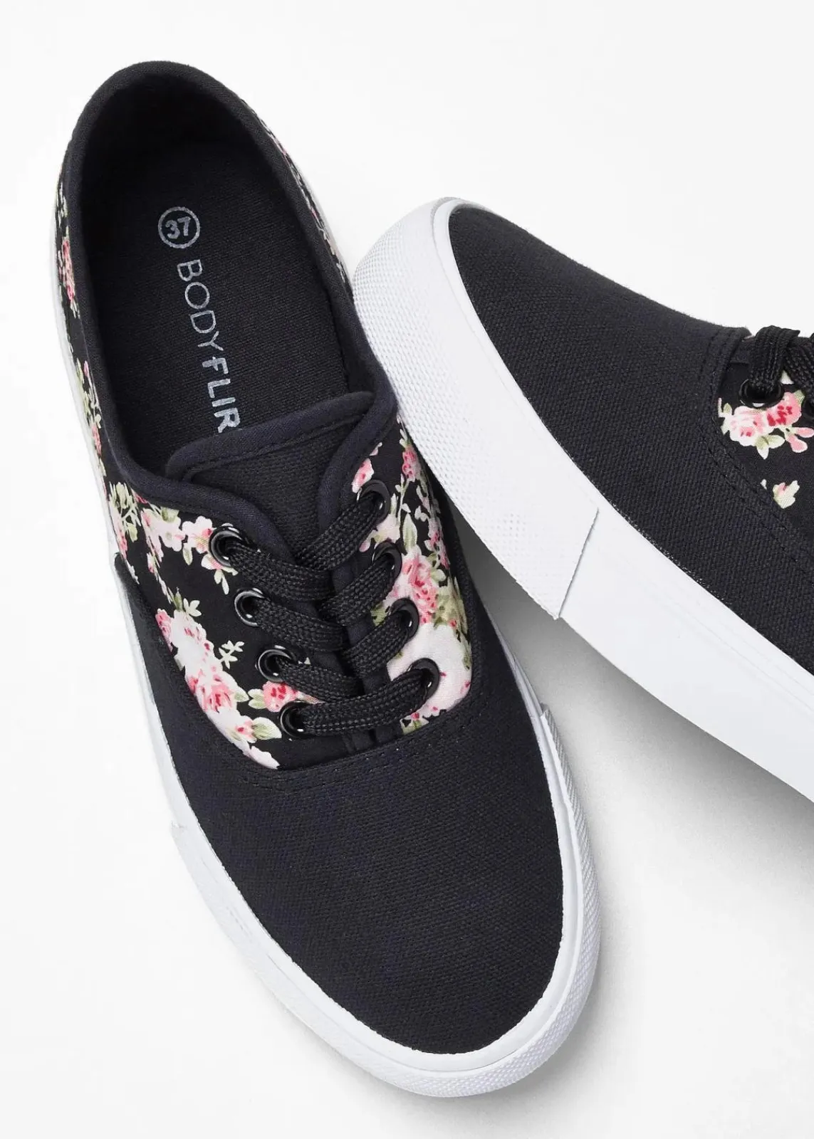 bonprix Sneaker|Schuhe & Accessoires In Spezialgrößen·Schuhe In Übergröße^Sneaker aus Baumwoll-Canvas schwarz geblümt