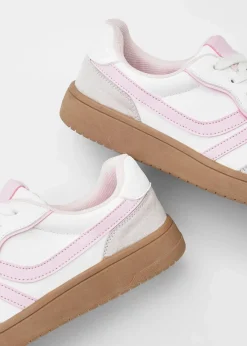 bonprix Sneaker^Sneaker im Retrolook weiß/puderflieder