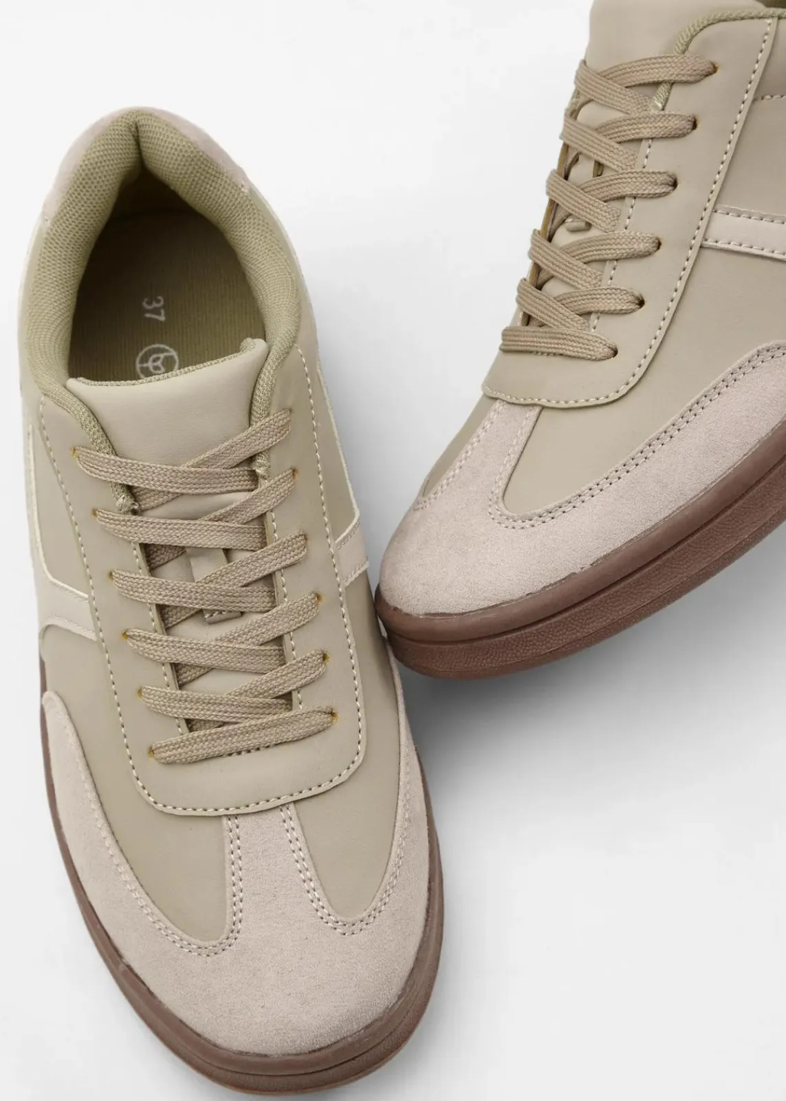 bonprix Sneaker^Sneaker im Retrolook mattschilf/natur