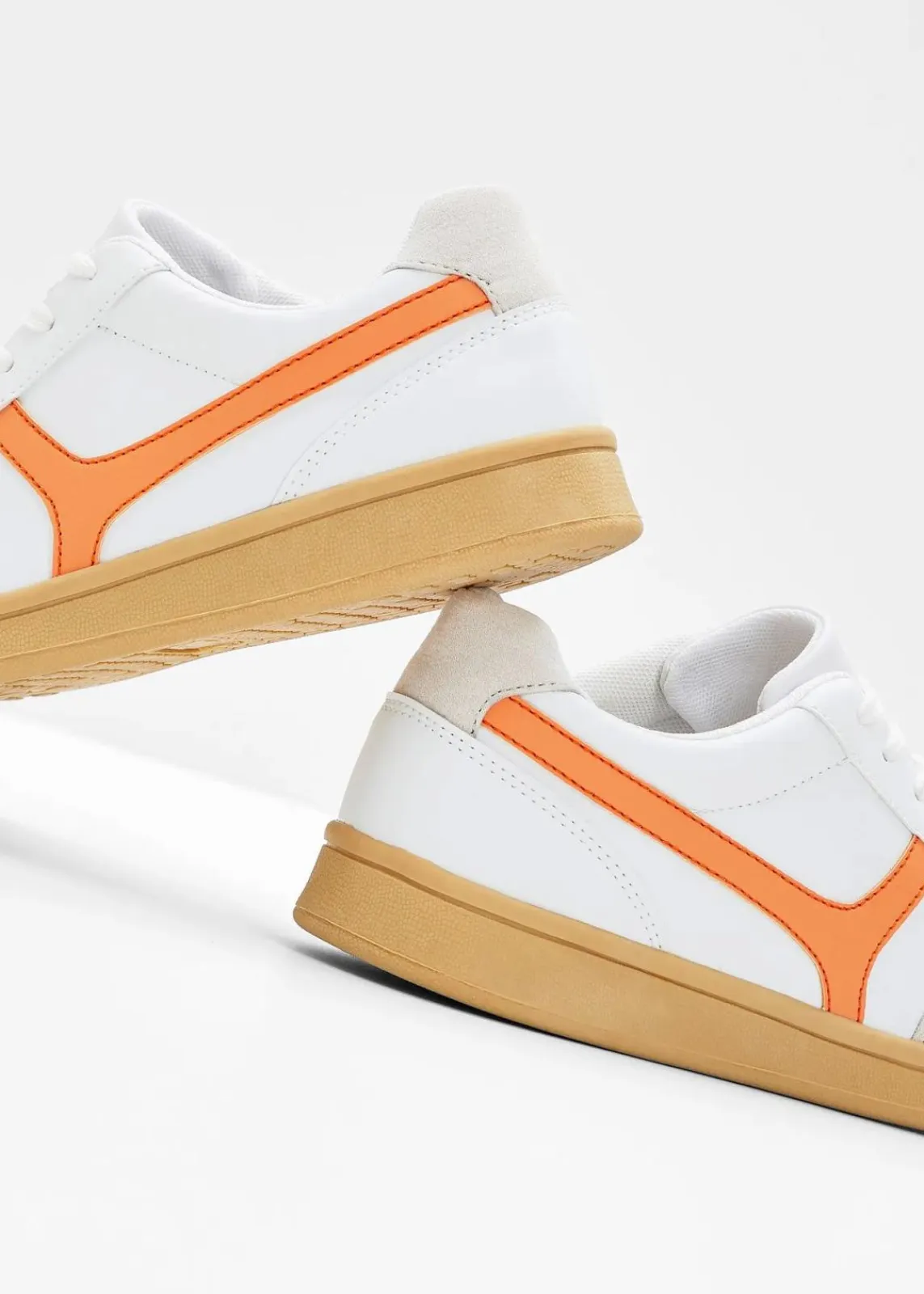 bonprix Sneaker^Sneaker im Retrolook weiß/hellorange