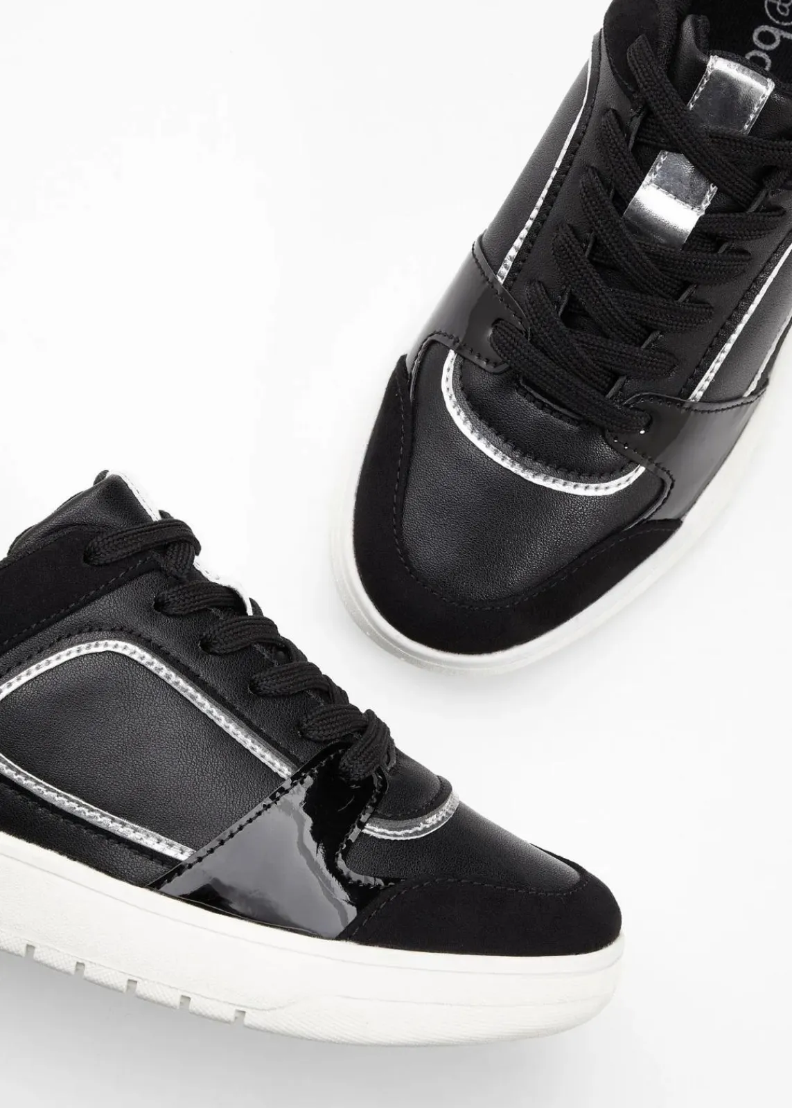bonprix Sneaker^Sneaker mit Animal-Details schwarz leo/silber metallic