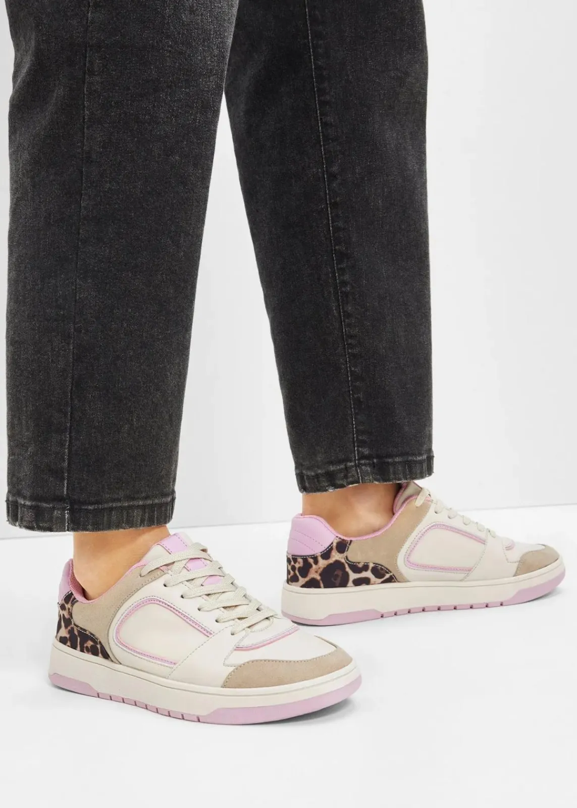 bonprix Sneaker^Sneaker mit Animal-Details beige leo/blütenpink