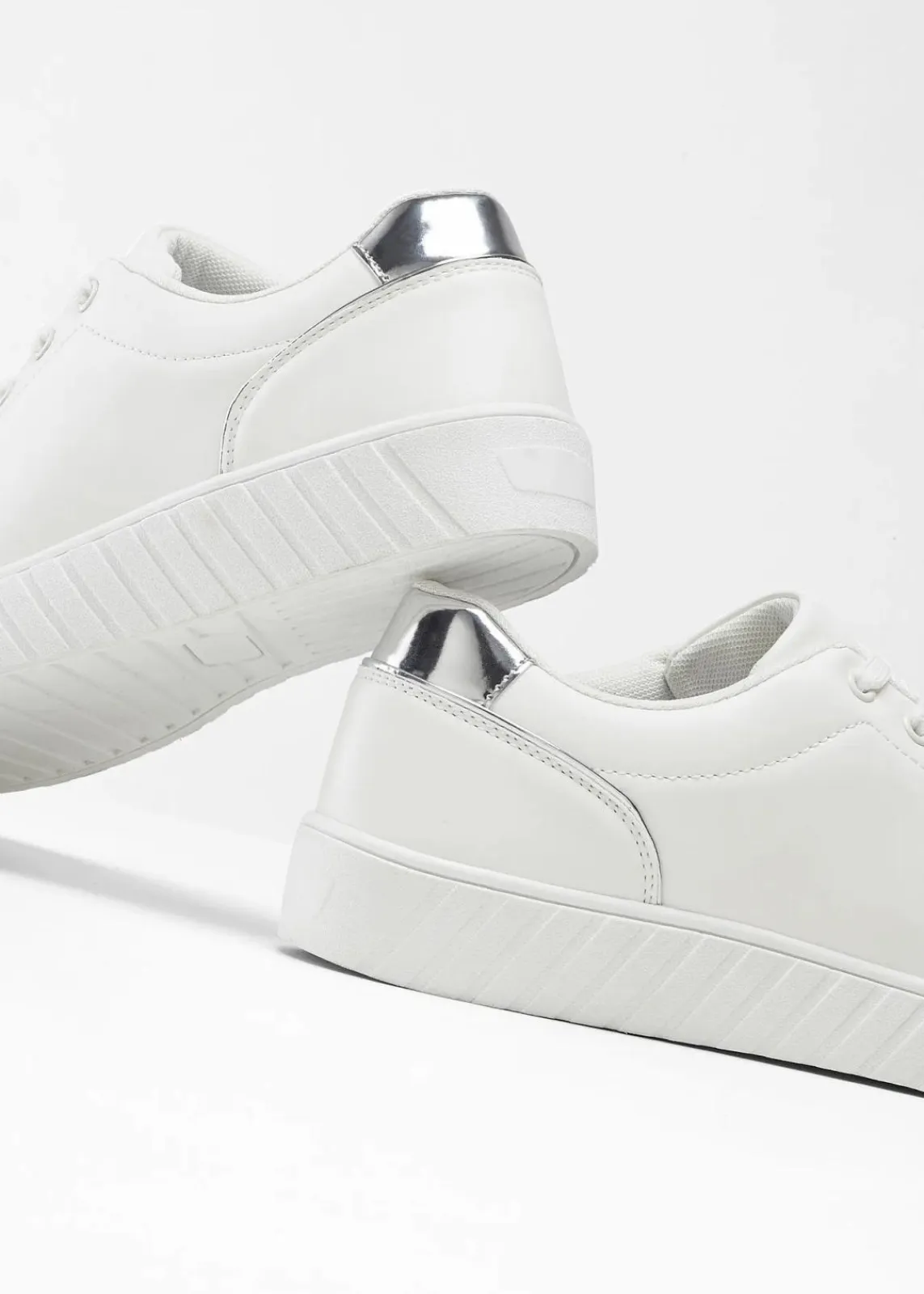 bonprix Sneaker^Sneaker mit Metallic-Details weiss