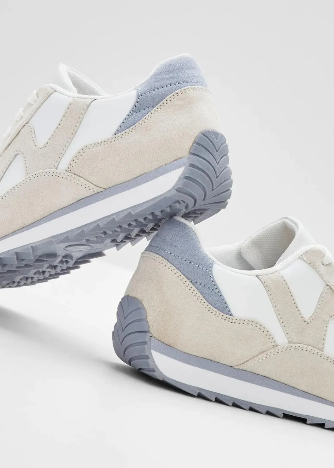 bonprix Sneaker^Sneaker mit Profilsohle weiß/beige/hellblau