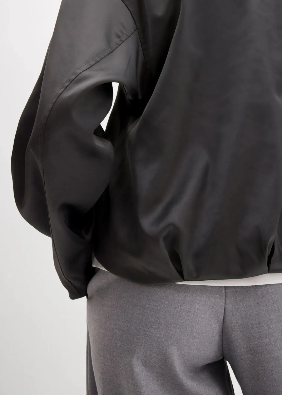 bonprix Jacken & Mäntel|Bekleidung·Hosen^Softblouson aus glänzendem Viskose-Mix anthrazit