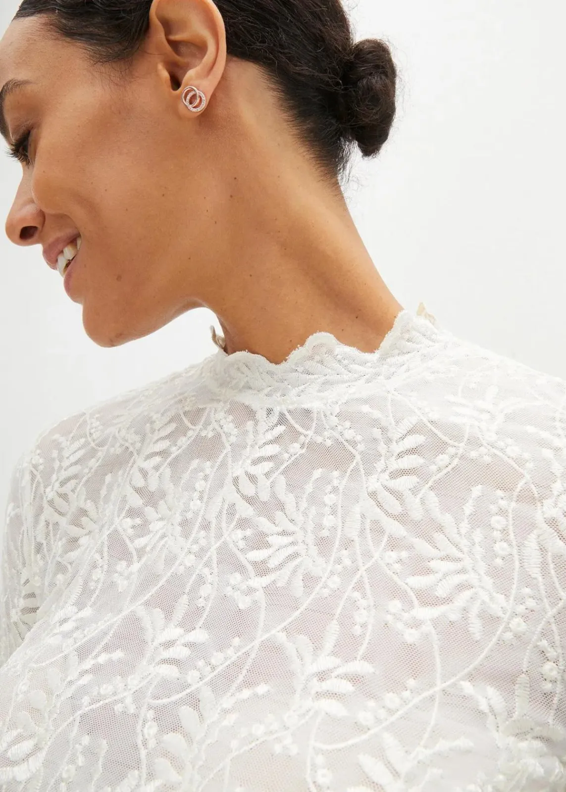 bonprix Bekleidung·Jacken & Mäntel|Blusen & Tuniken^Spitze-Dirndlbluse, langarm wollweiß