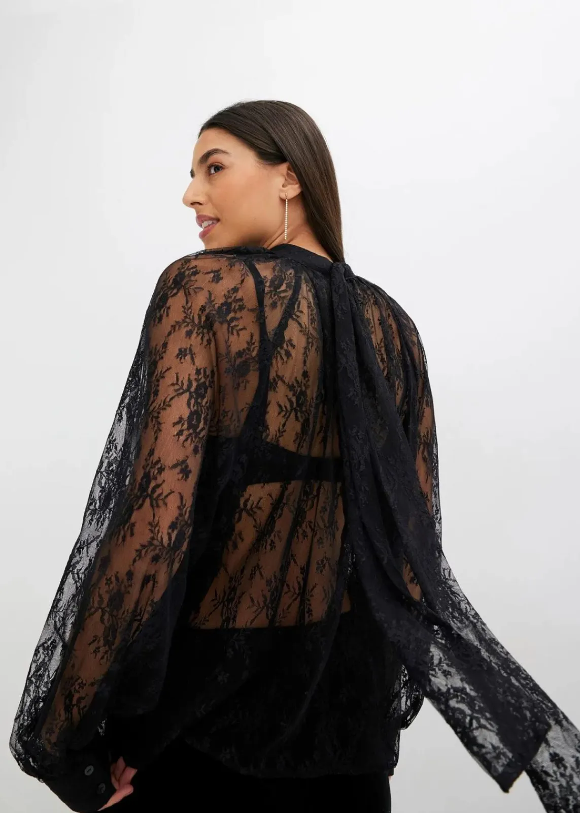 bonprix Bekleidung·Jacken & Mäntel|Blusen & Tuniken^Spitzenbluse mit leichter Transparenz schwarz