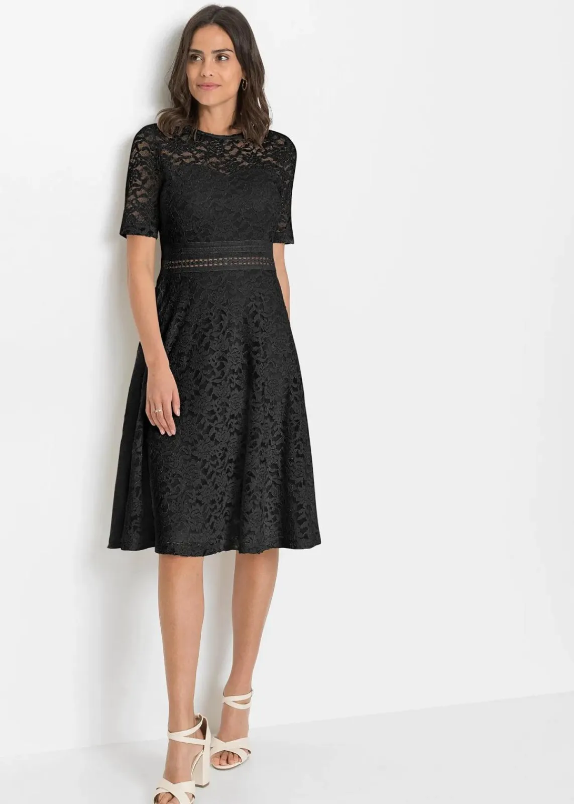 bonprix Festliche Mode|Kleider^Spitzenkleid mit Häkeleinsatz schwarz