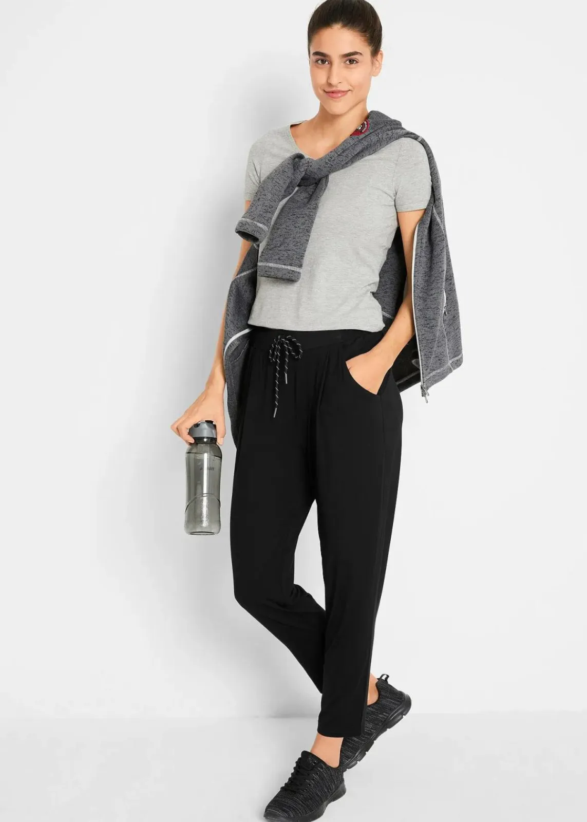 bonprix Bekleidung·Kleider|Hosen^Sporthose aus nachhaltiger Viskose, 7/8-Länge schwarz
