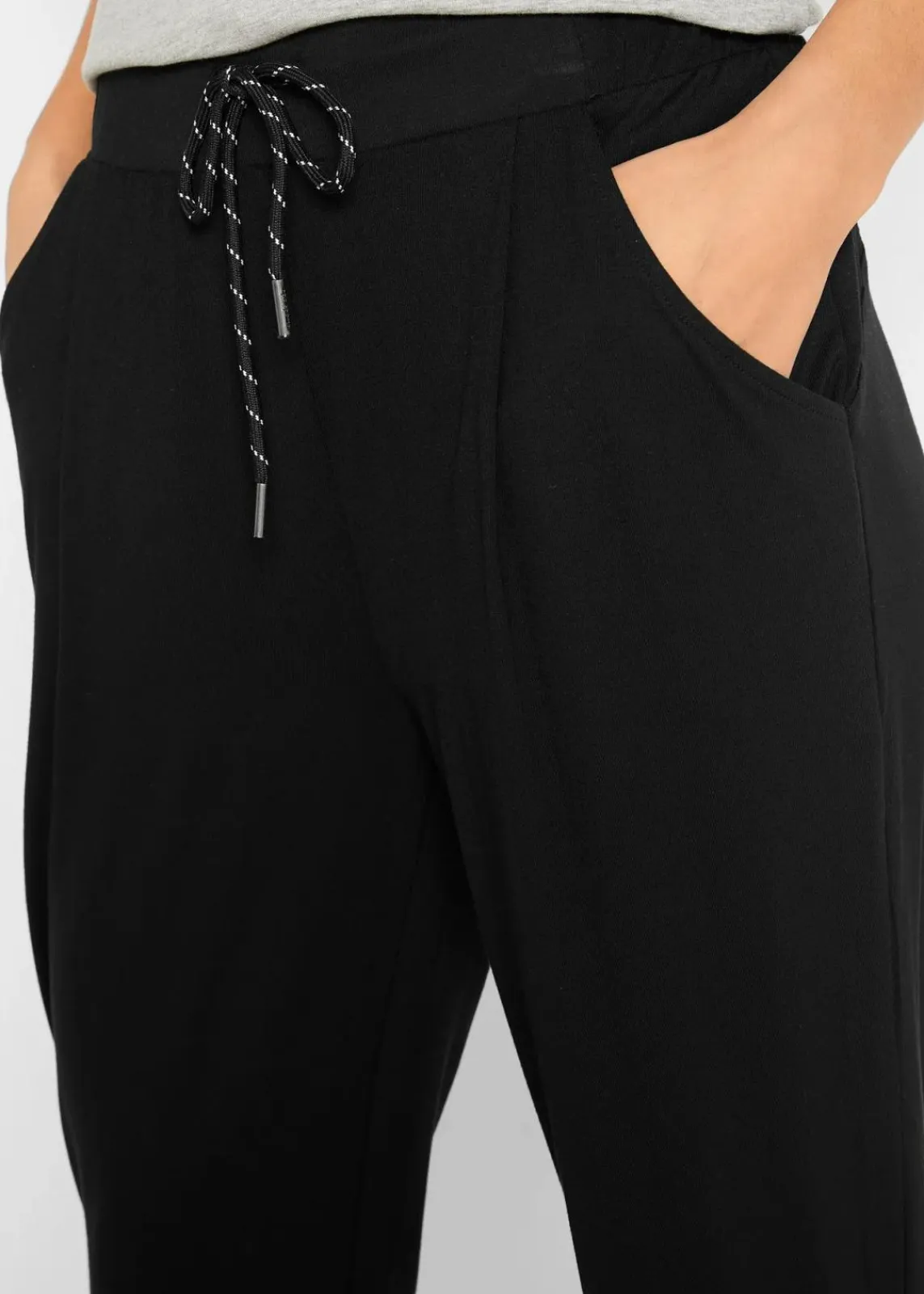 bonprix Bekleidung·Kleider|Hosen^Sporthose aus nachhaltiger Viskose, 7/8-Länge schwarz