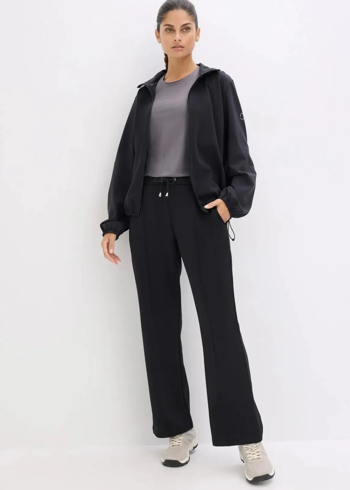 bonprix Bekleidung·Sweat|Bekleidung·Kleider^Sport-Hose mit Ziernähten schwarz