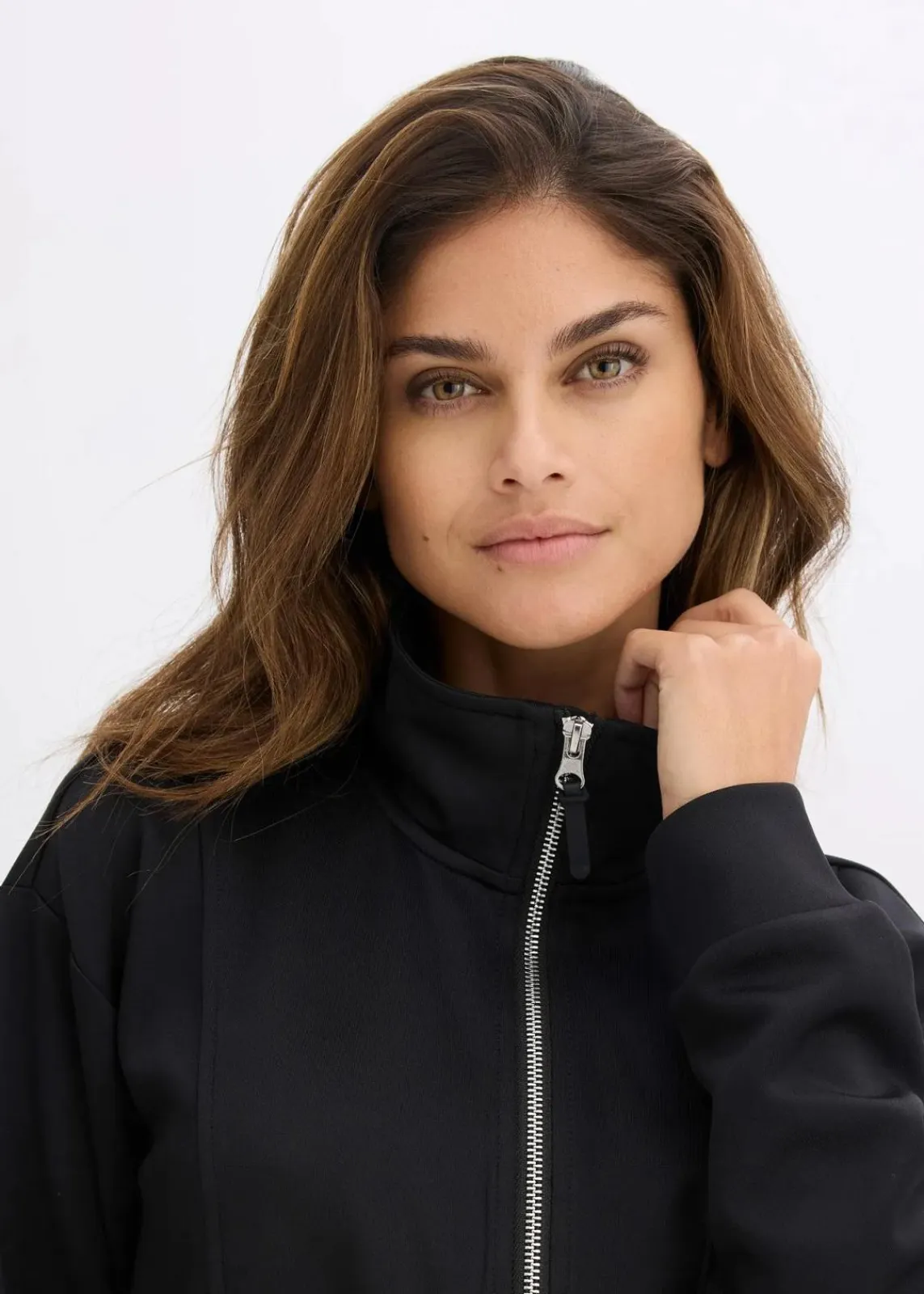 bonprix Bekleidung·Sweat|Nachhaltigere Materialien^Sport-Jacke mit Stehkragen schwarz