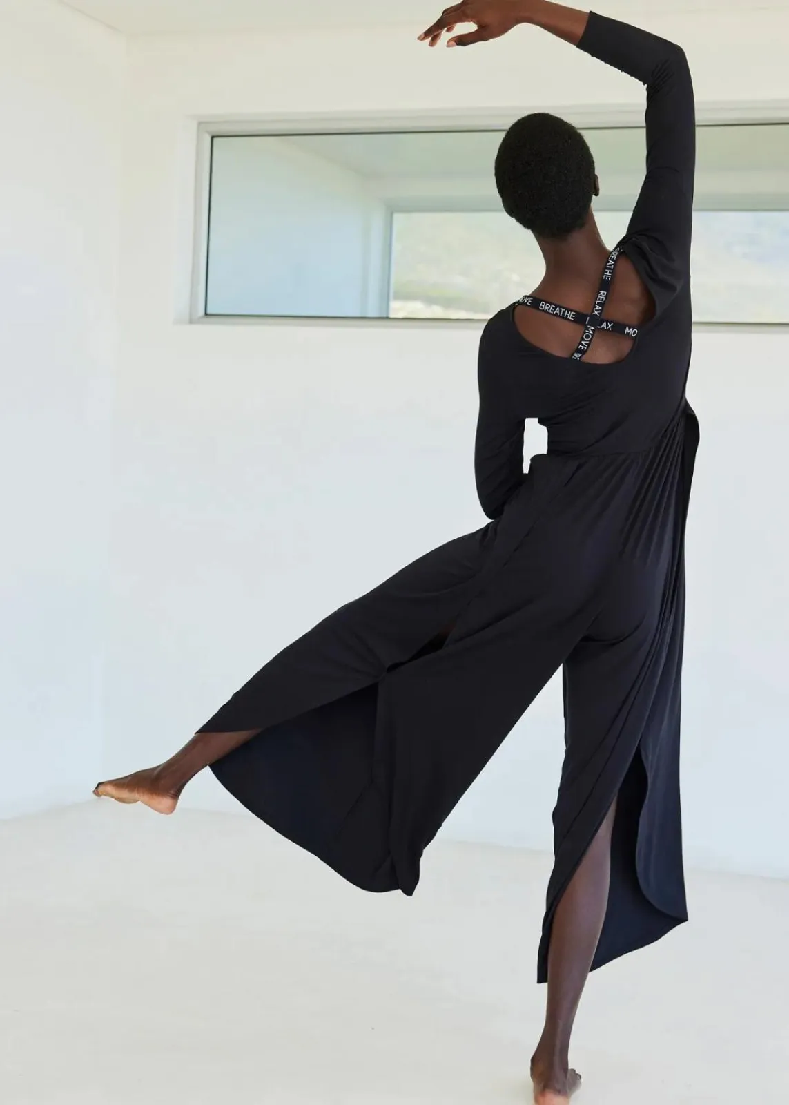bonprix Bekleidung·Homewear|Jumpsuits^Sport-Jumpsuit aus fließender Viskose schwarz