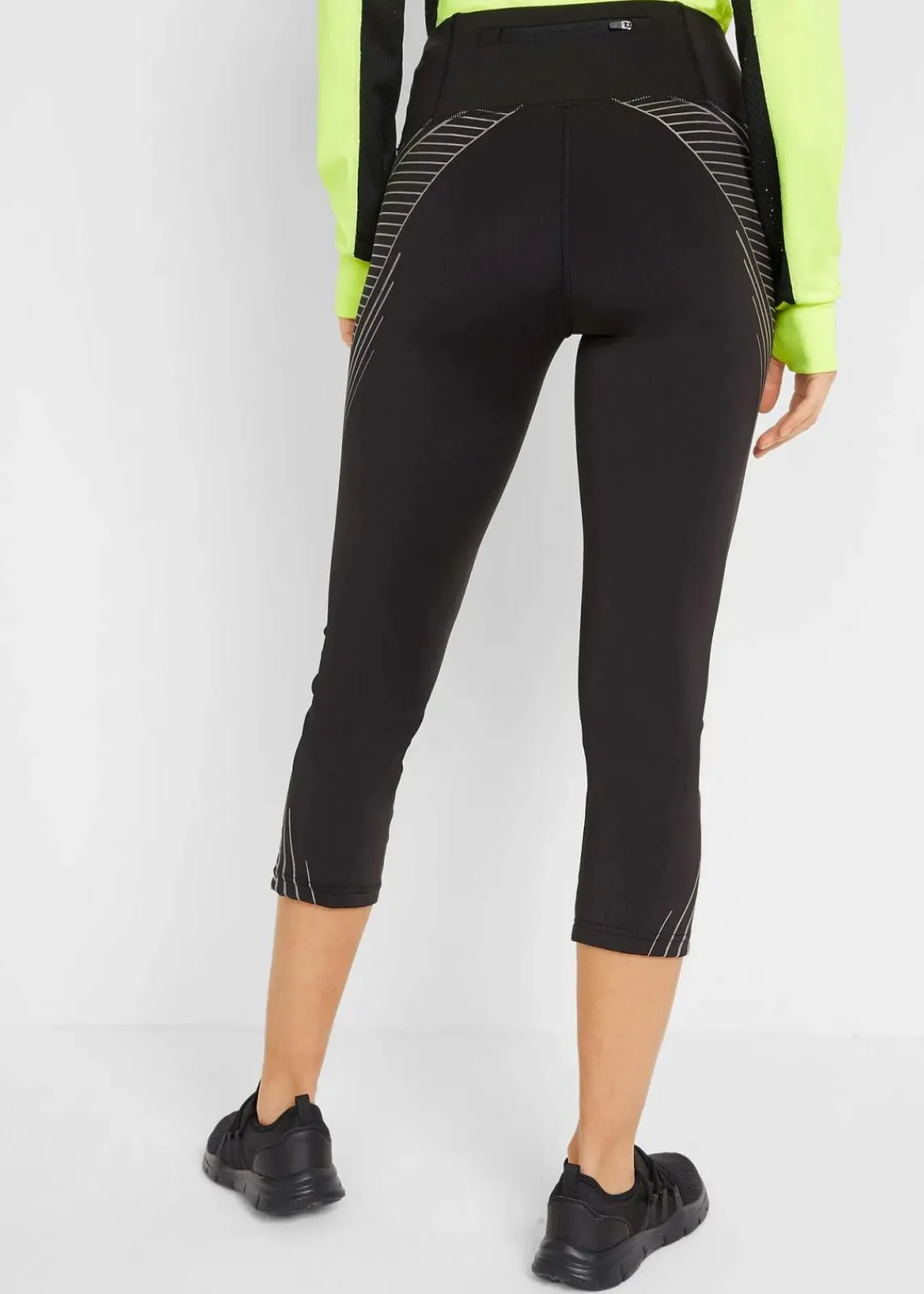bonprix Bekleidung·Sweat|Bekleidung·Kleider^Sport-Leggings mit Tasche, 3/4-Länge schwarz graphisch bedruckt