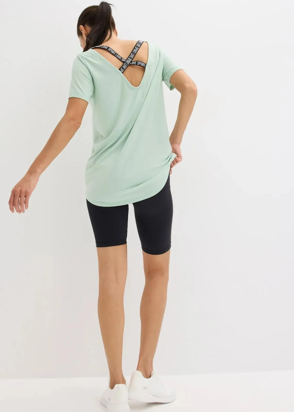 bonprix Shirts & Tops|Sportbekleidung^Sport-Longshirt mit Rückenausschnitt hellschilf