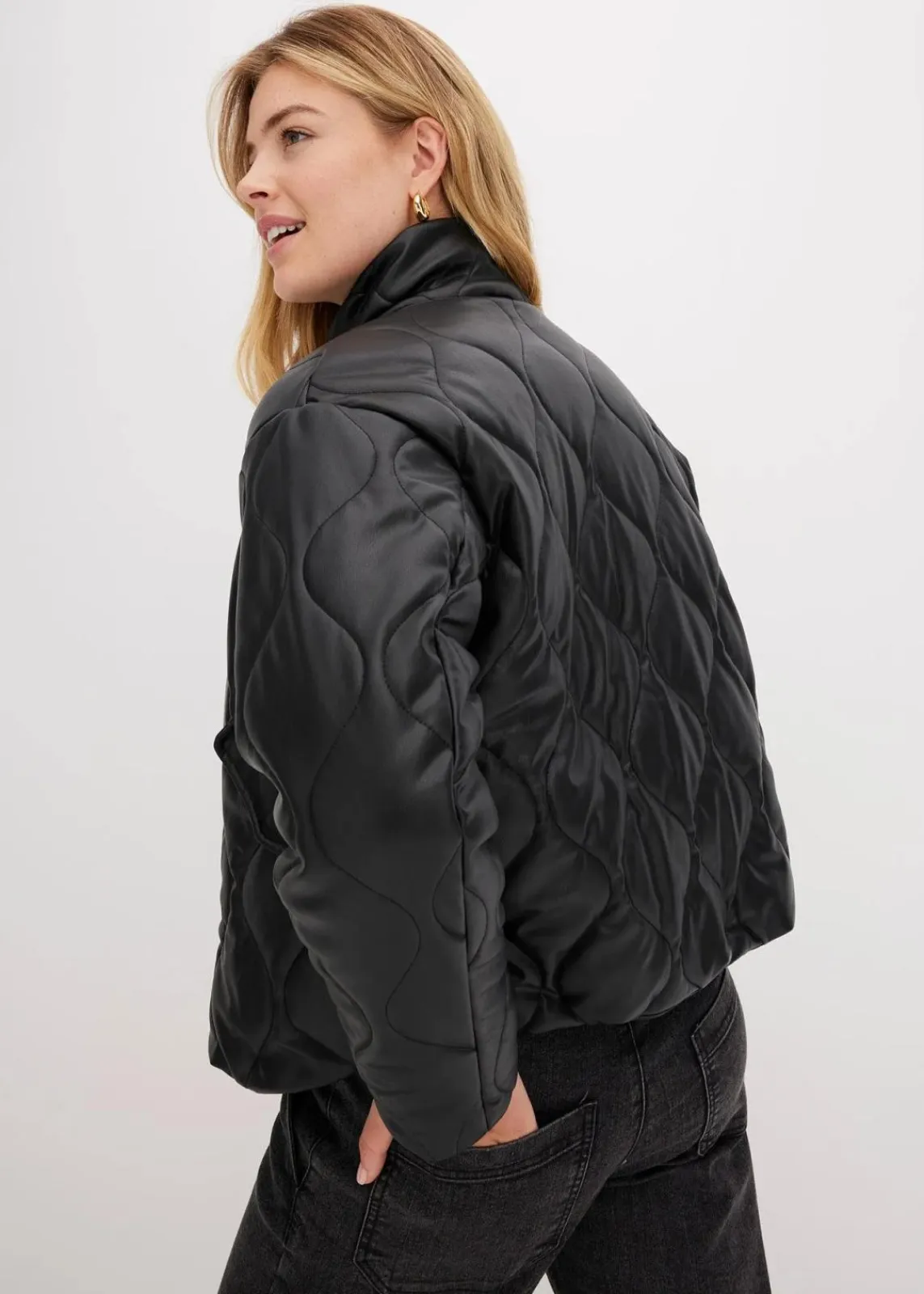 bonprix Bekleidung·Hosen|Jacken & Mäntel^Steppjacke aus Lederimitat schwarz