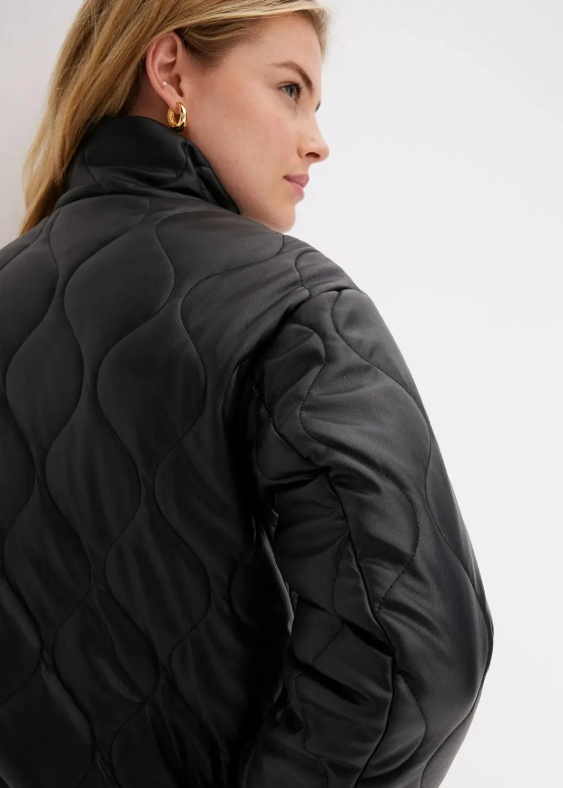 bonprix Bekleidung·Hosen|Jacken & Mäntel^Steppjacke aus Lederimitat schwarz