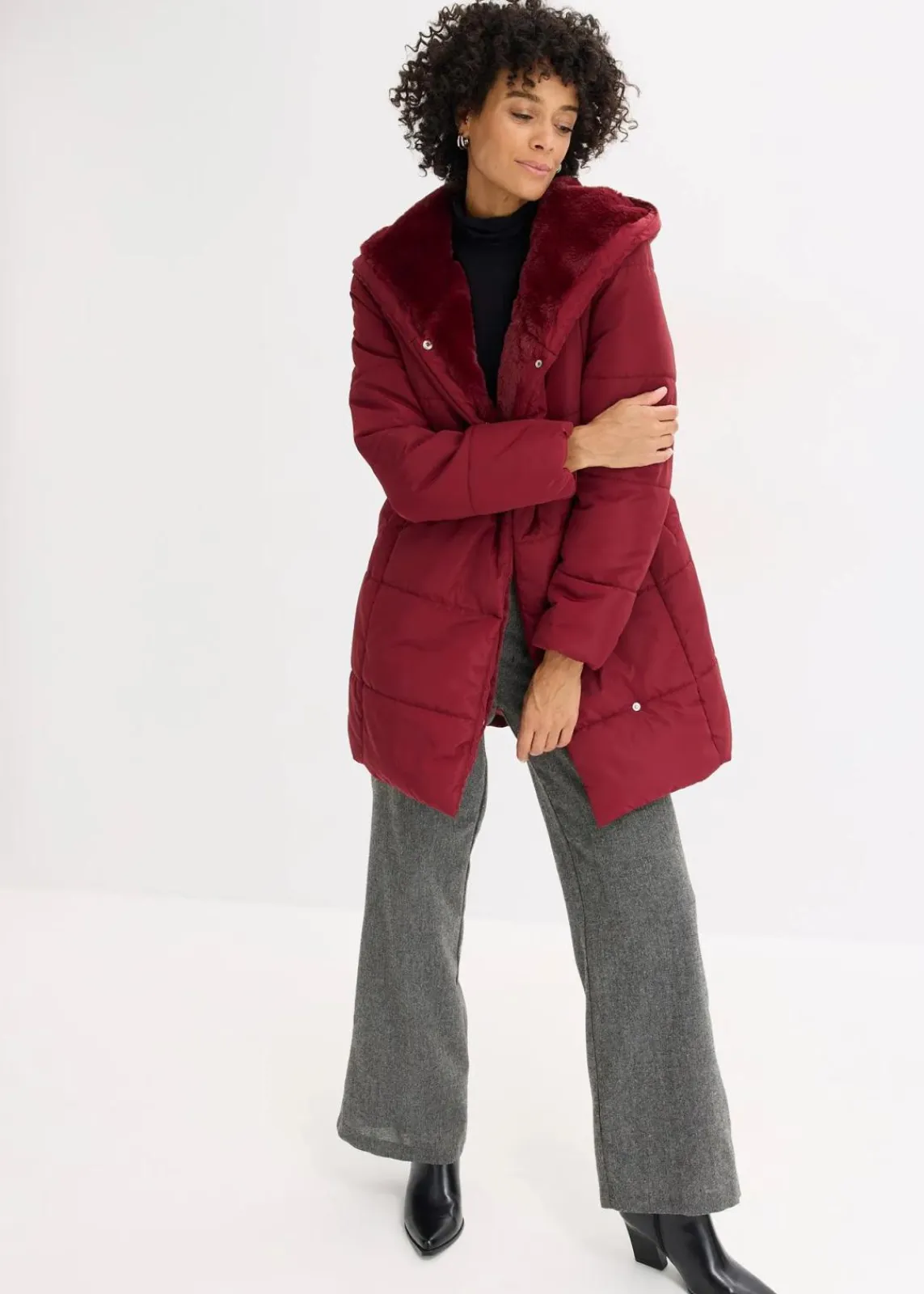 bonprix Jacken & Mäntel|Nachhaltigere Materialien^Steppjacke mit Fellimitatbesatz rubinrot