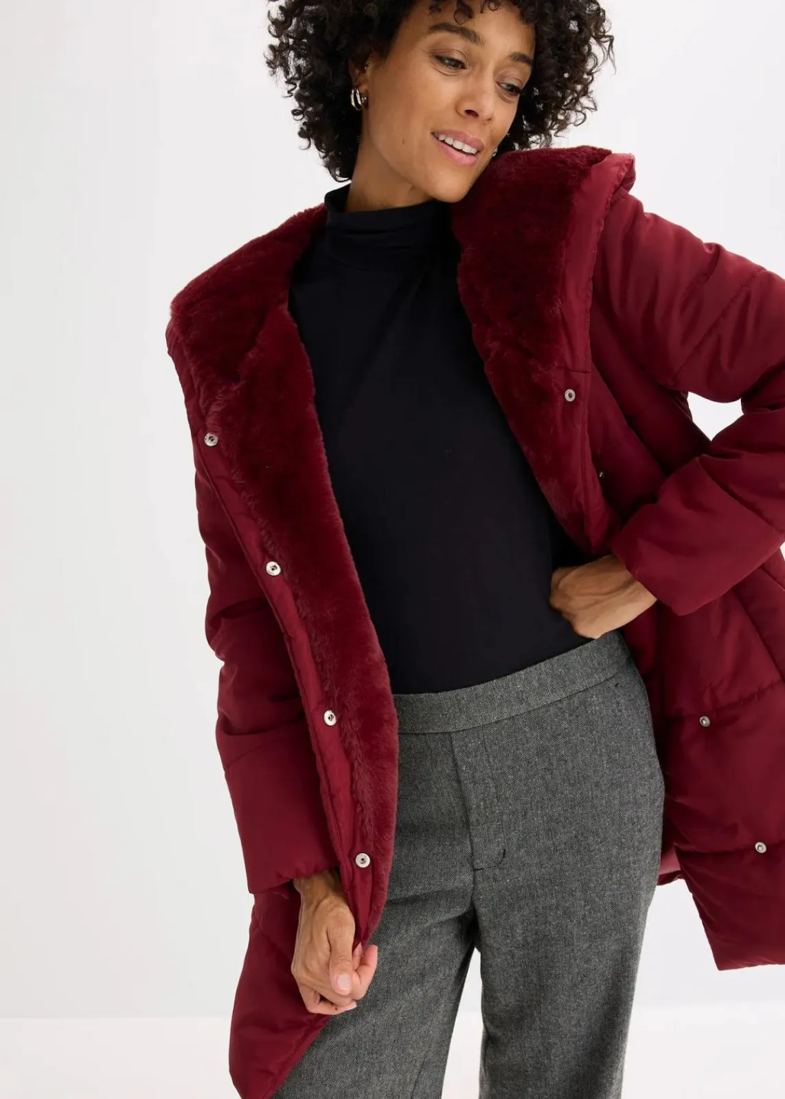 bonprix Jacken & Mäntel|Nachhaltigere Materialien^Steppjacke mit Fellimitatbesatz rubinrot