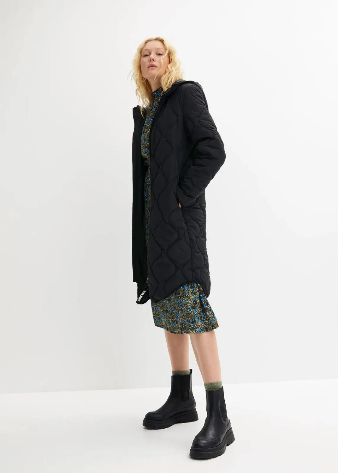 bonprix Nachhaltigere Materialien|Jacken & Mäntel^Steppmantel aus recyceltem Polyester schwarz