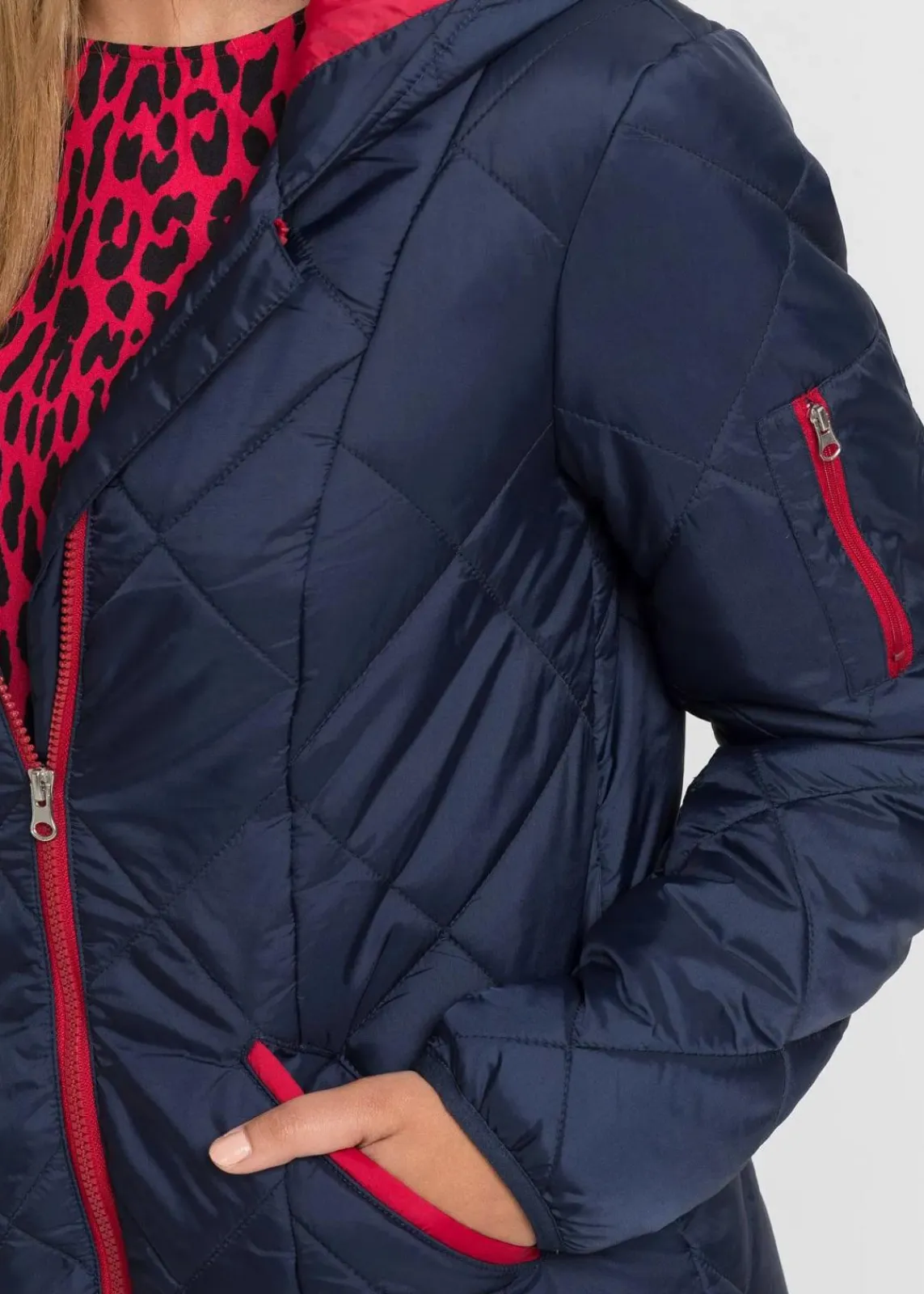 bonprix Jacken & Mäntel^Steppmantel mit Kapuze zweifarbig dunkelblau/dunkelrot
