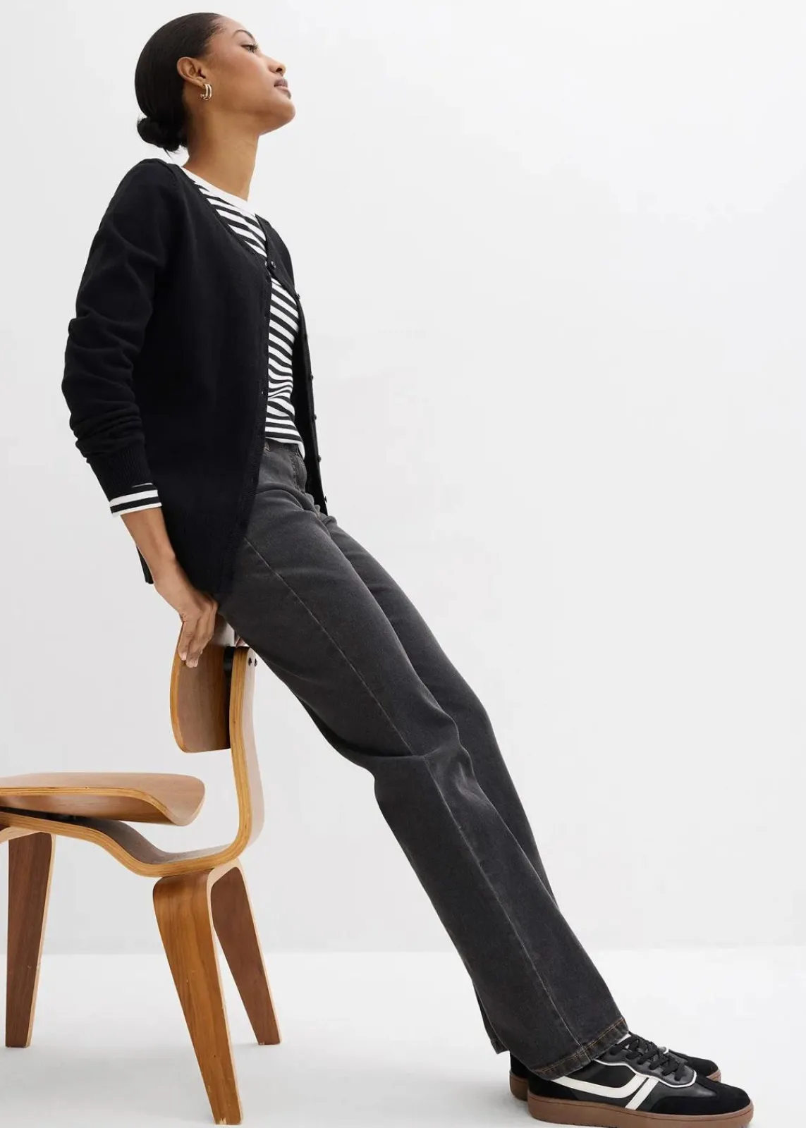bonprix Kurzgrößen|Jeans^Straight Jeans Mid Waist, Stretch schwarz