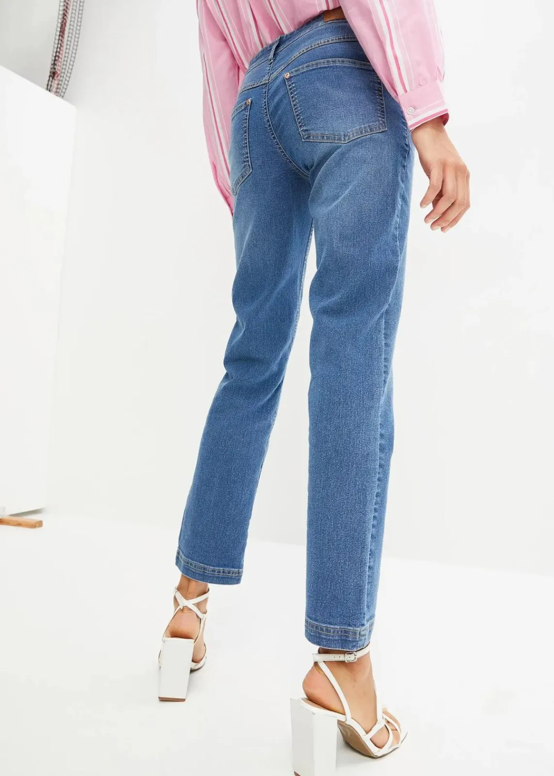 bonprix Jeans|Kurzgrößen^Straight Jeans Mid Waist, Stretch mittelblau denim used