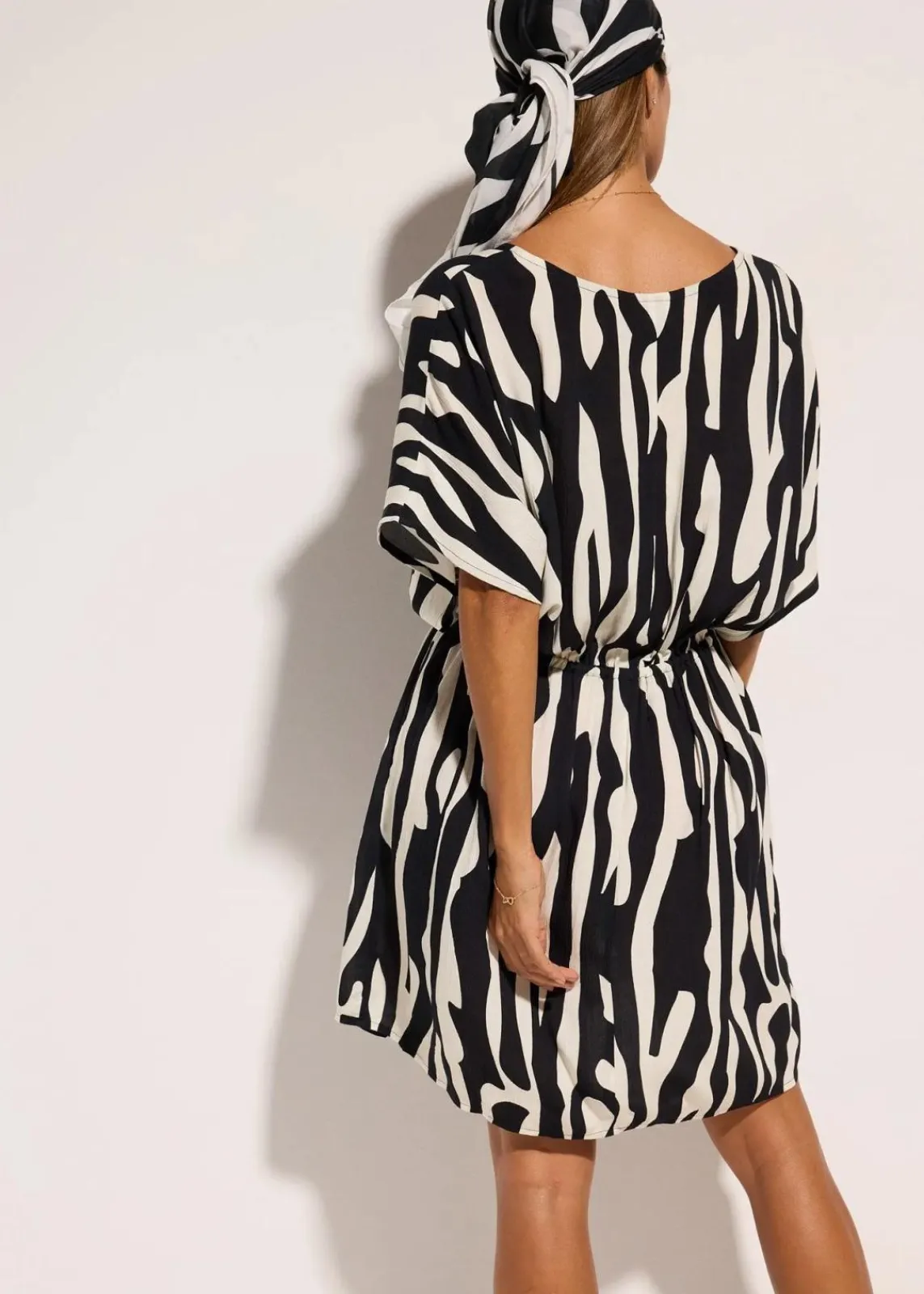 bonprix Strandmode|Bademode·Strandmode^Strandkleid aus fließender Viskose schwarz/wollweiß