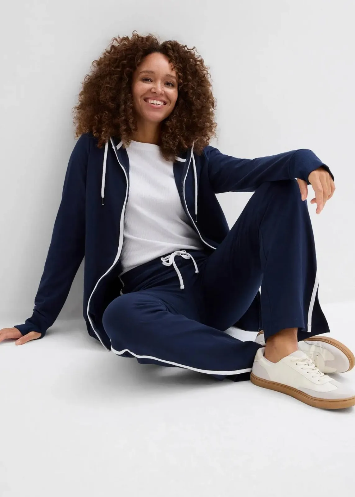 bonprix Bekleidung·Blusen & Tuniken|Bekleidung·Kleider^Stretch-Jogginganzug aus Baumwolle (2-tlg.Set) dunkelblau/weiß