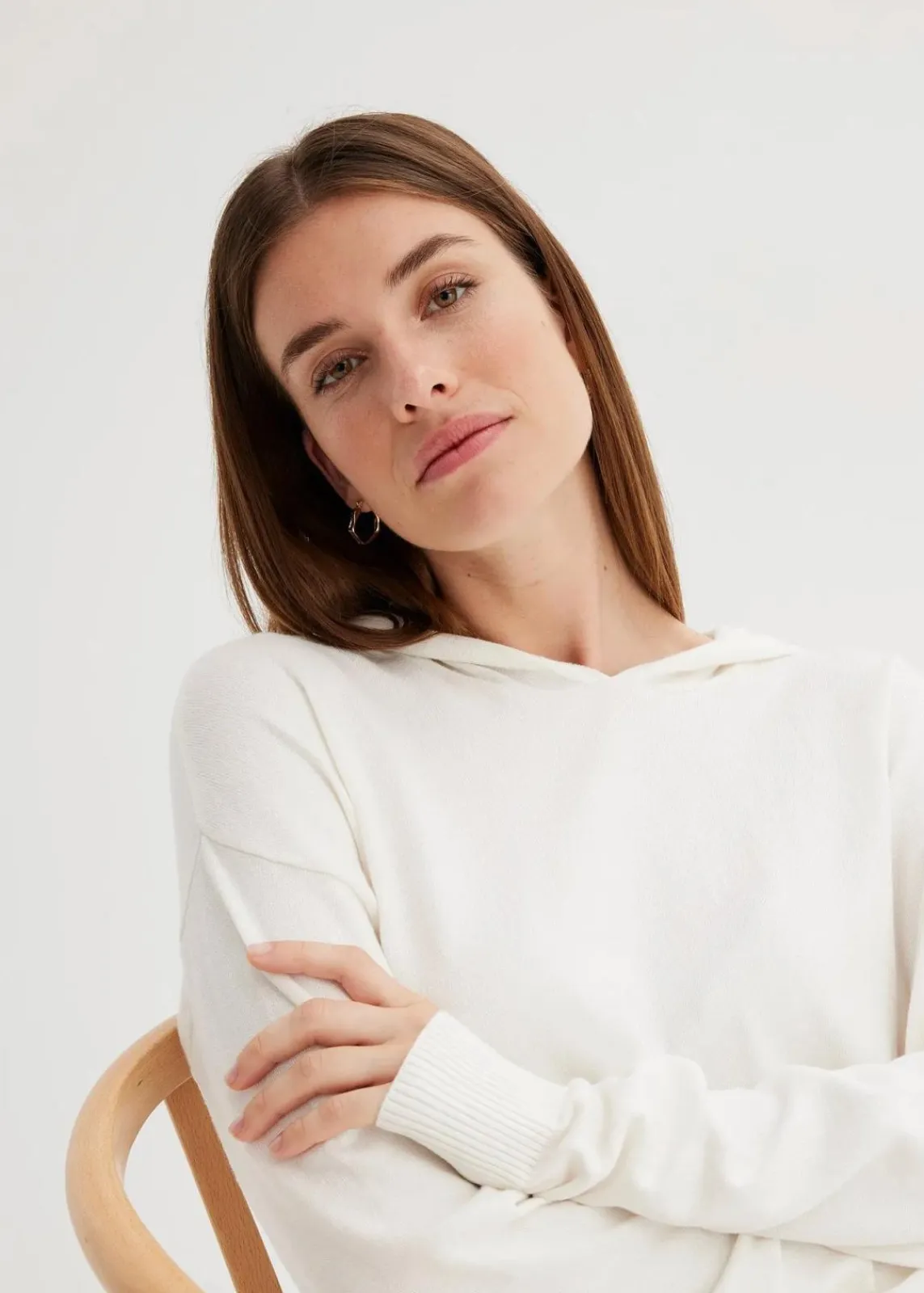 bonprix Nachhaltigere Materialien|Pullover & Strickjacken^Strick-Hoodie mit Kängurutasche aus Viskose-Mix wollweiß