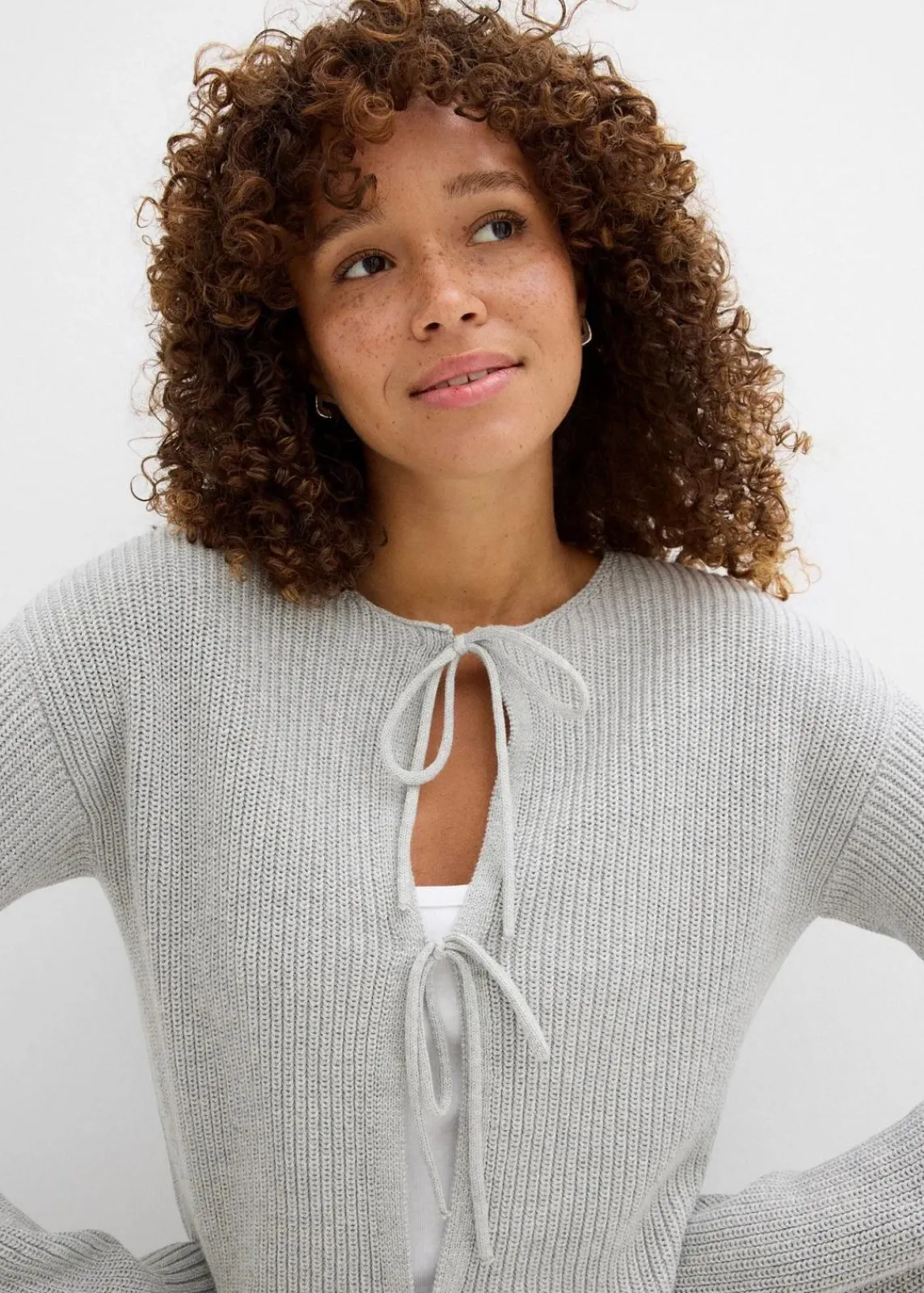 bonprix Pullover & Strickjacken|Strickmode^Strickjacke mit Schleifen-Detail hellgrau meliert