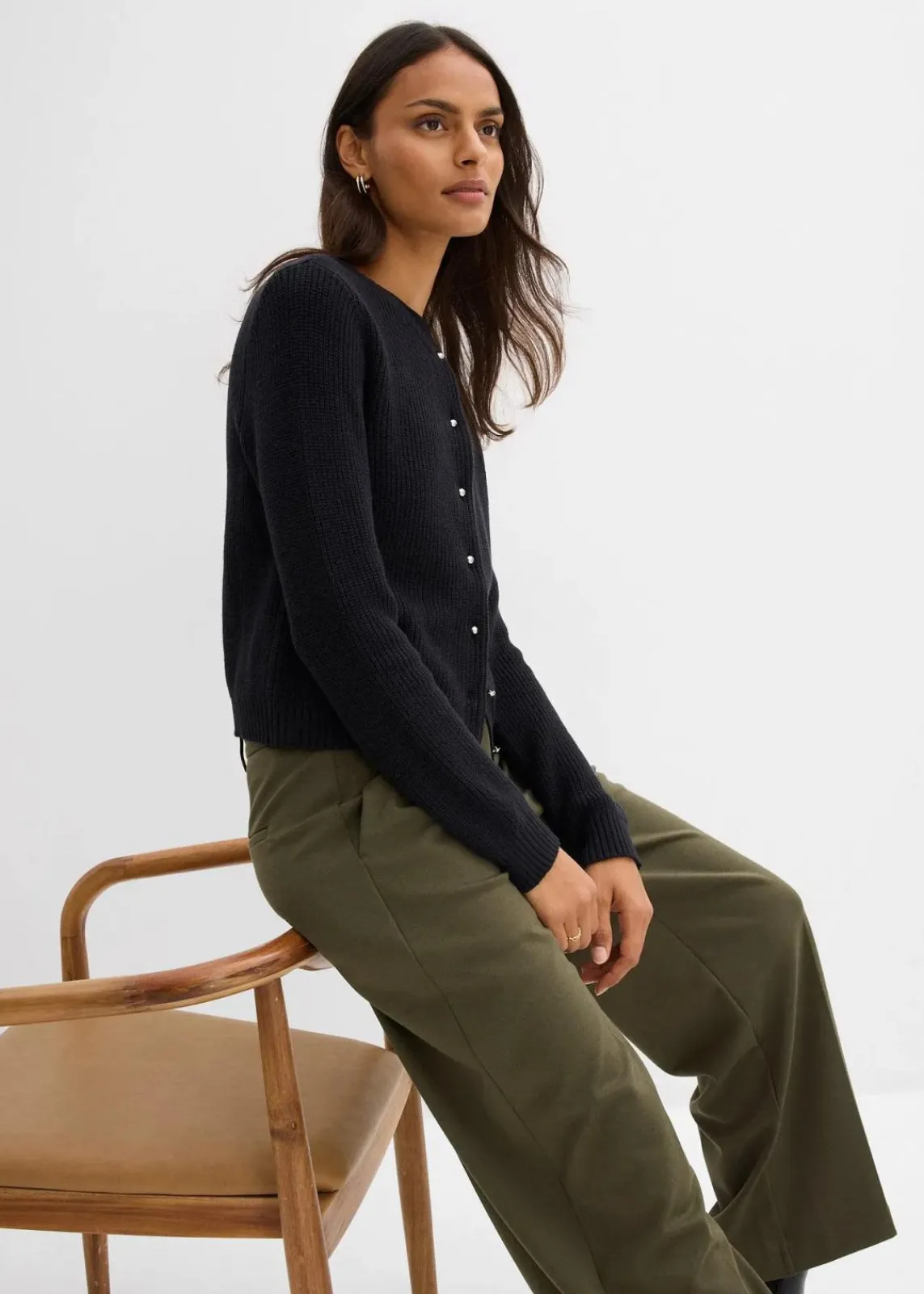 bonprix Bekleidung·Umstandsmode|Strickmode^Strickjacke mit Zierknöpfen aus Woll-Mix schwarz