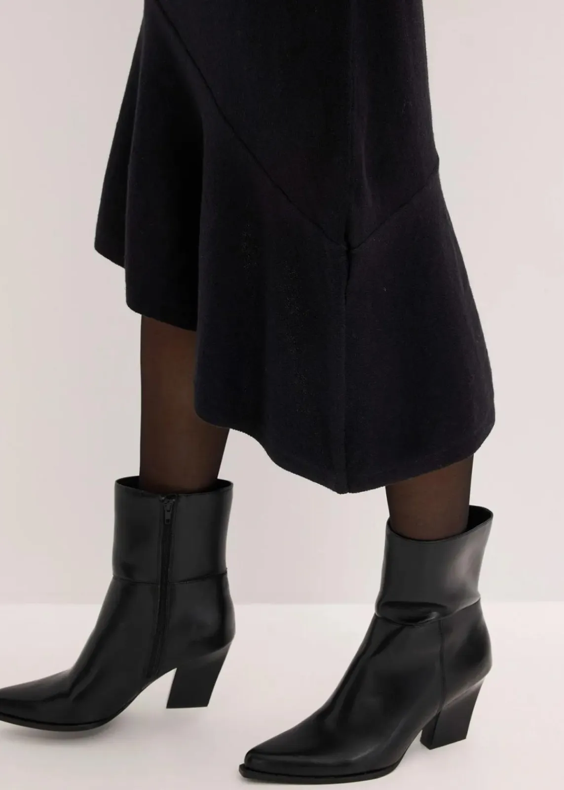 bonprix Bekleidung·Pullover & Strickjacken|Kleider^Strickkleid mit asymmetrischem Saum aus Baumwolle und Kaschmir schwarz