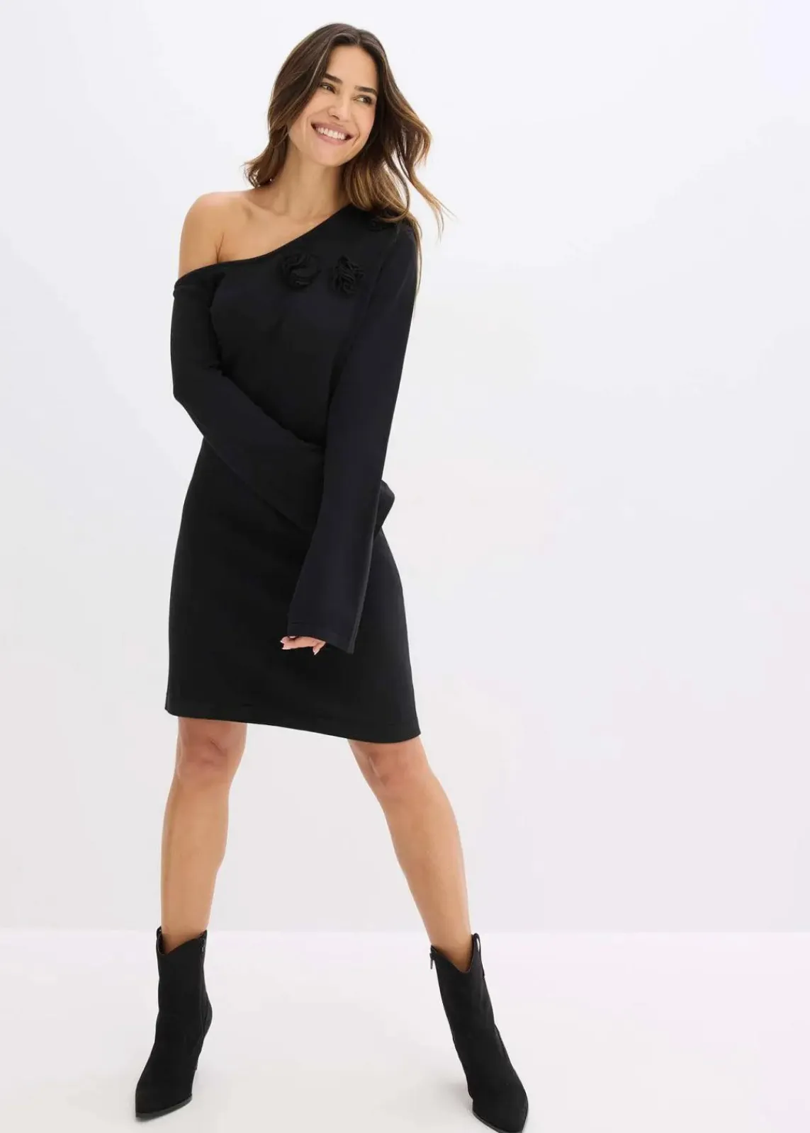 bonprix Strickmode|Kleider^Strickkleid mit Blumen-Applikation schwarz