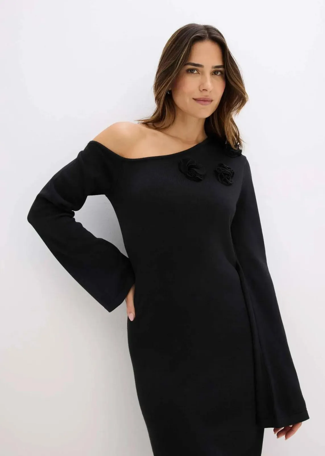 bonprix Strickmode|Kleider^Strickkleid mit Blumen-Applikation schwarz