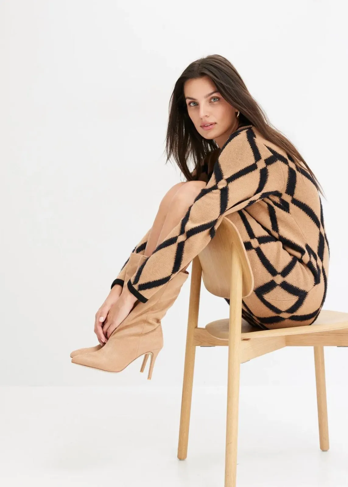 bonprix Bekleidung·Umstandsmode|Strickmode^Strickkleid mit Rautenmuster aus Federgarn hellbraun/schwarz kariert