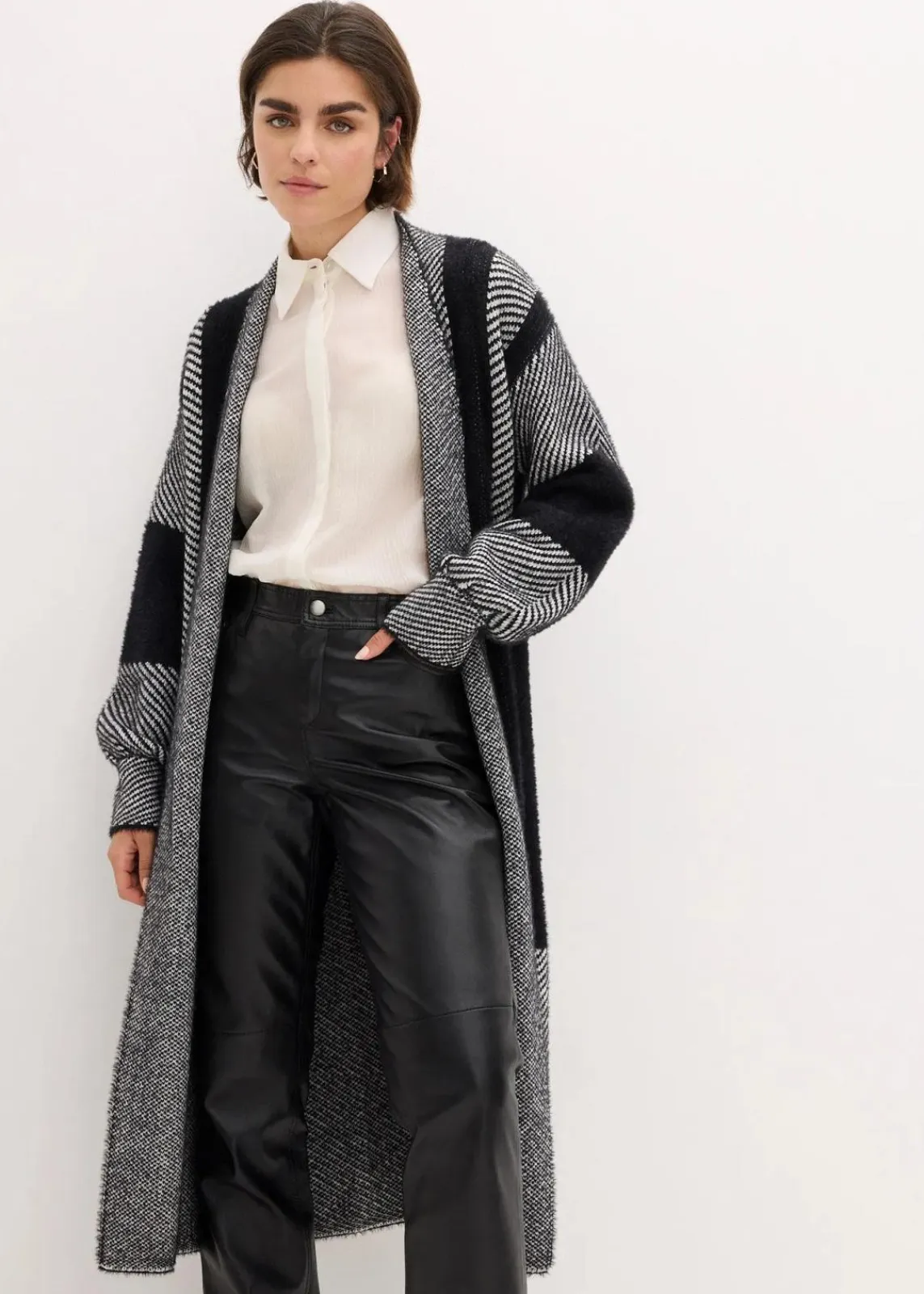 bonprix Strickmode|Bekleidung·Umstandsmode^Strickmantel schwarz/wollweiß bedruckt